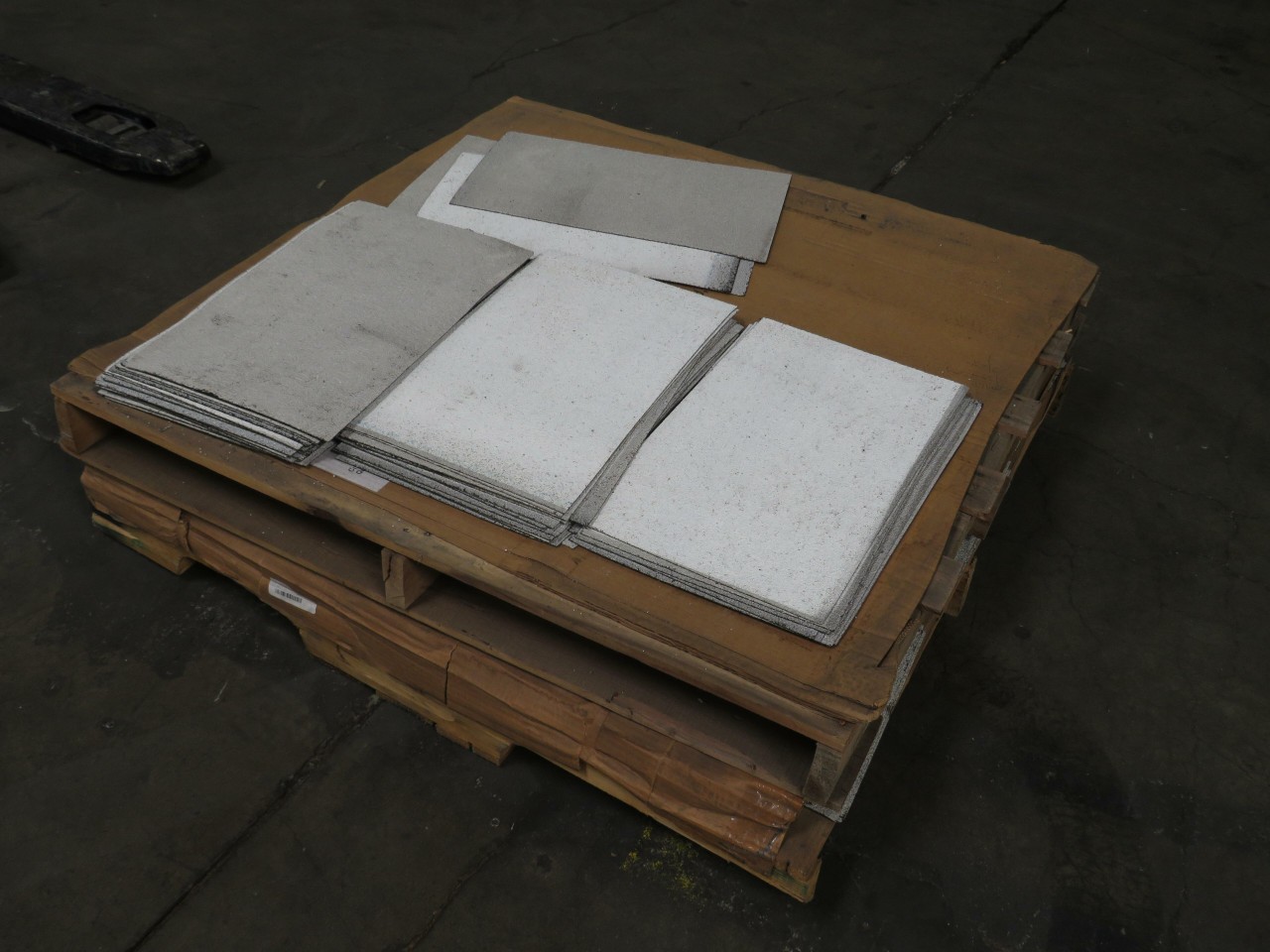 LOT OF 200 ROOF SHINGLE SQUARES W TEXTURE T183645
