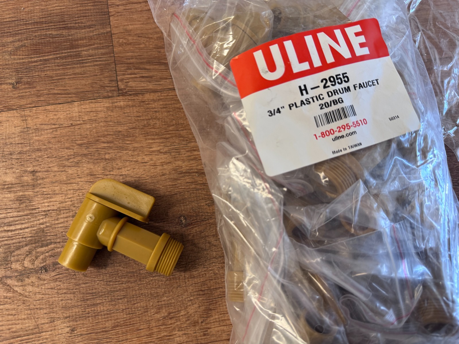 Uline Plastic Drum Faucet 3/4″ Opening (For 5-gallon pail) – BAG OF 20