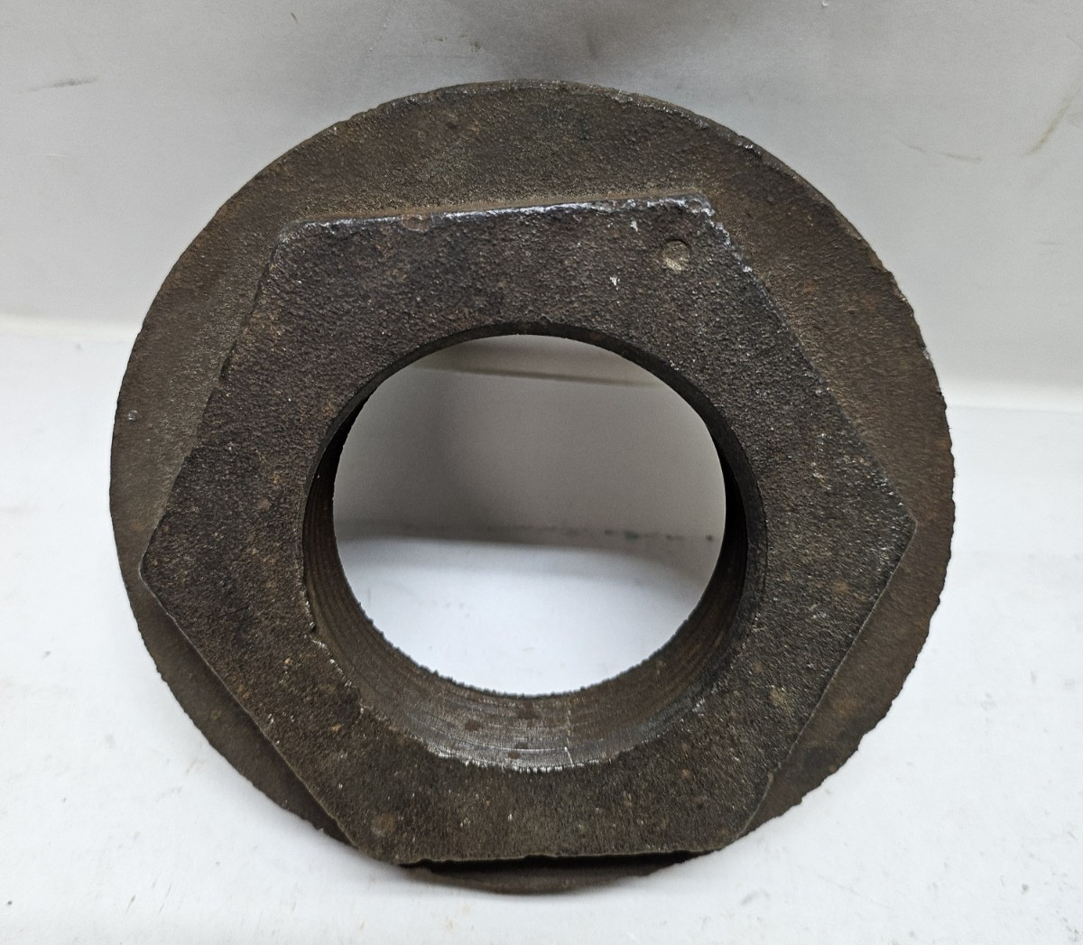 Black Malleable Iron Threaded Reducer Hex Bushing 5-1/2 MNPT x 2-1/2″ FNPT
