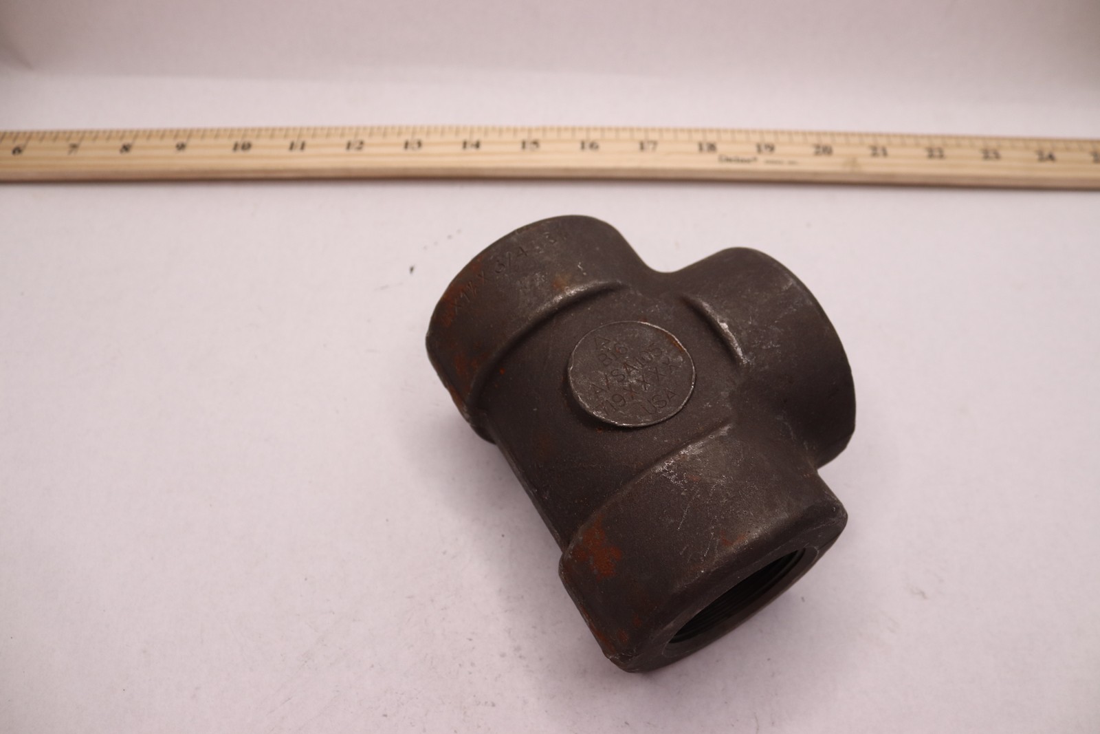 Tee Fitting Forged Steel 1-1/2″ x 3/4″ NPT B16 A/SA105