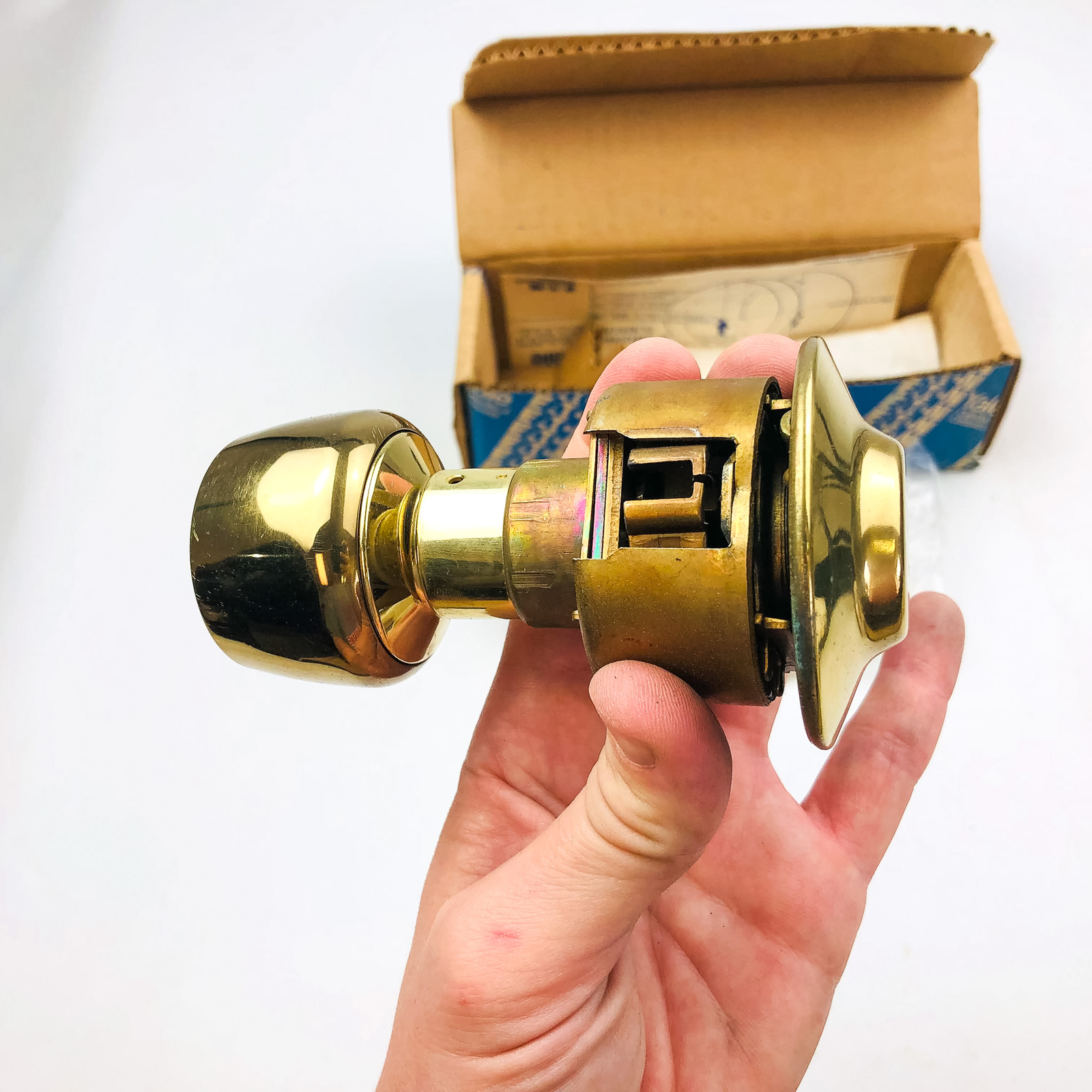 Yale Communicating Passage Door Knob 5328 Brandywine US03 Bright Brass No Strike
