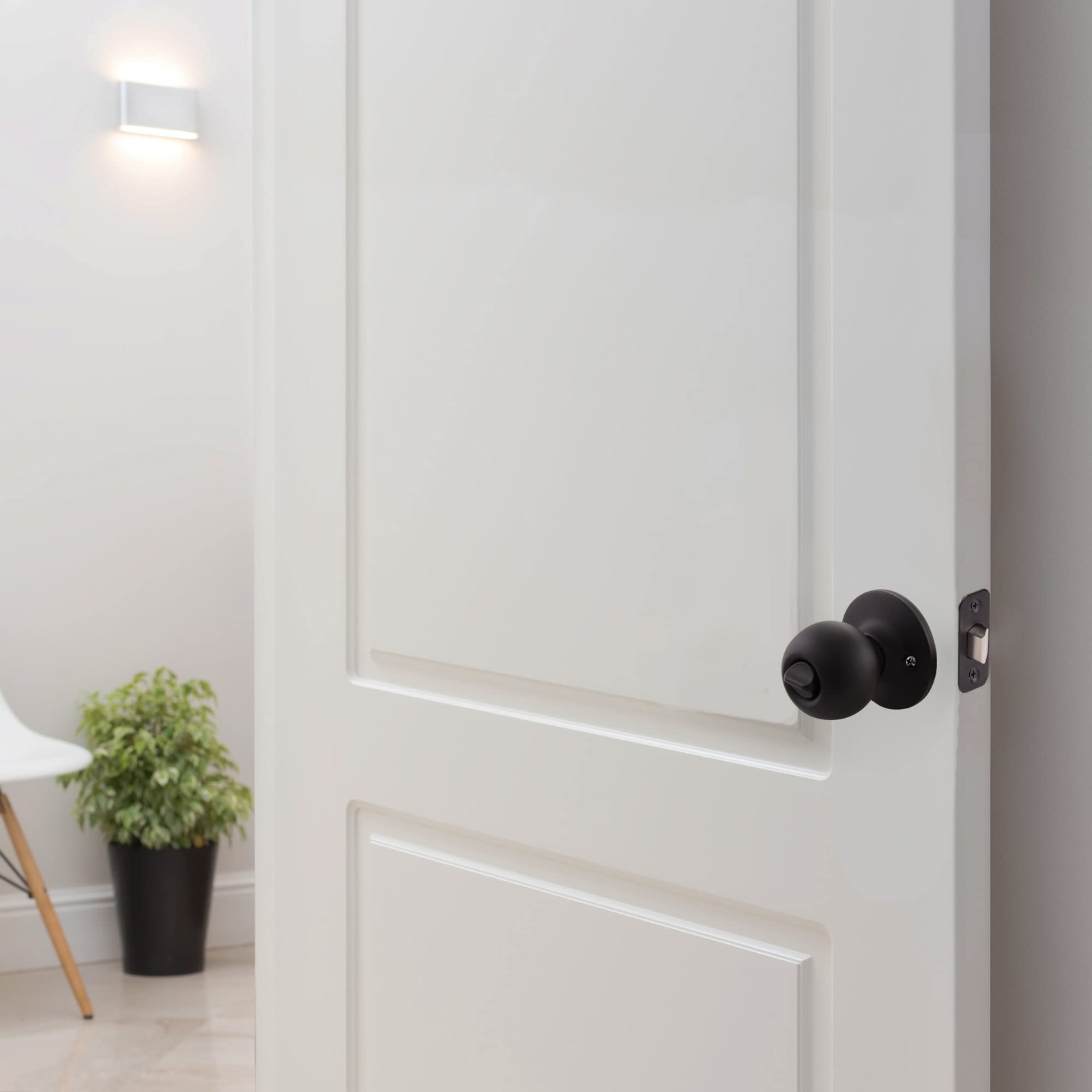 Ball Privacy Brass Door Knob in Matte Black