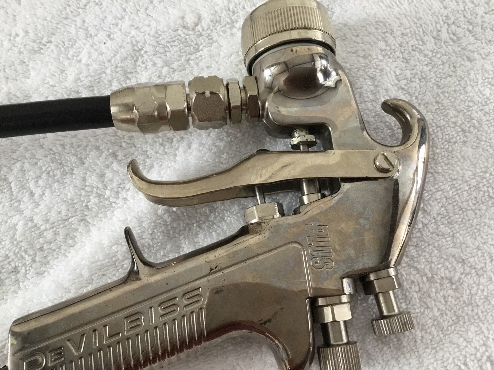 DeViliss PLUS (j-04) HVLP spray gun w/ SG2 BINKS Model 80-350 pressure pot NICE