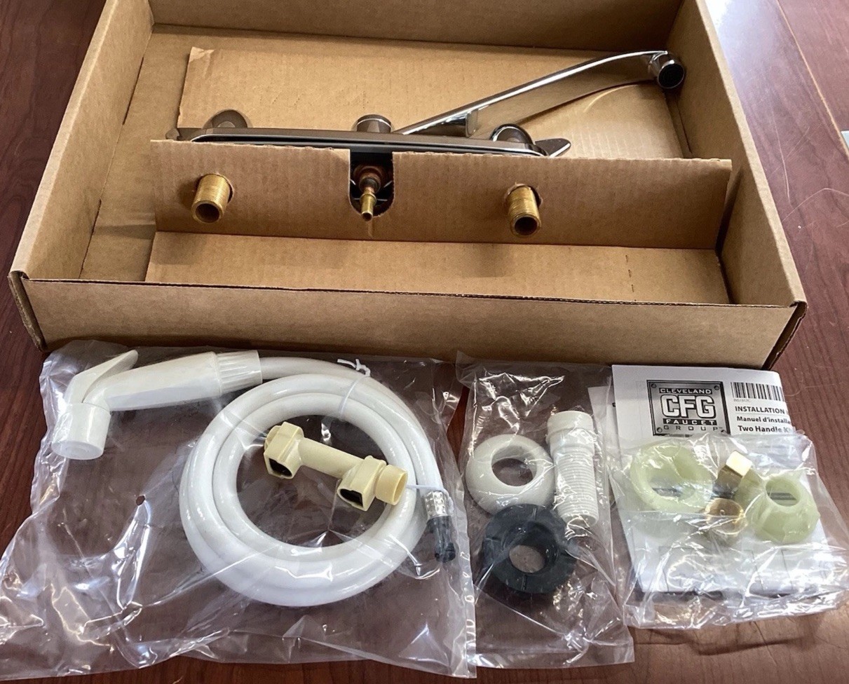 NEW CFG Cornerstone CA40613 Kitchen Faucet Polished Chrome W/Side Sprayer B188