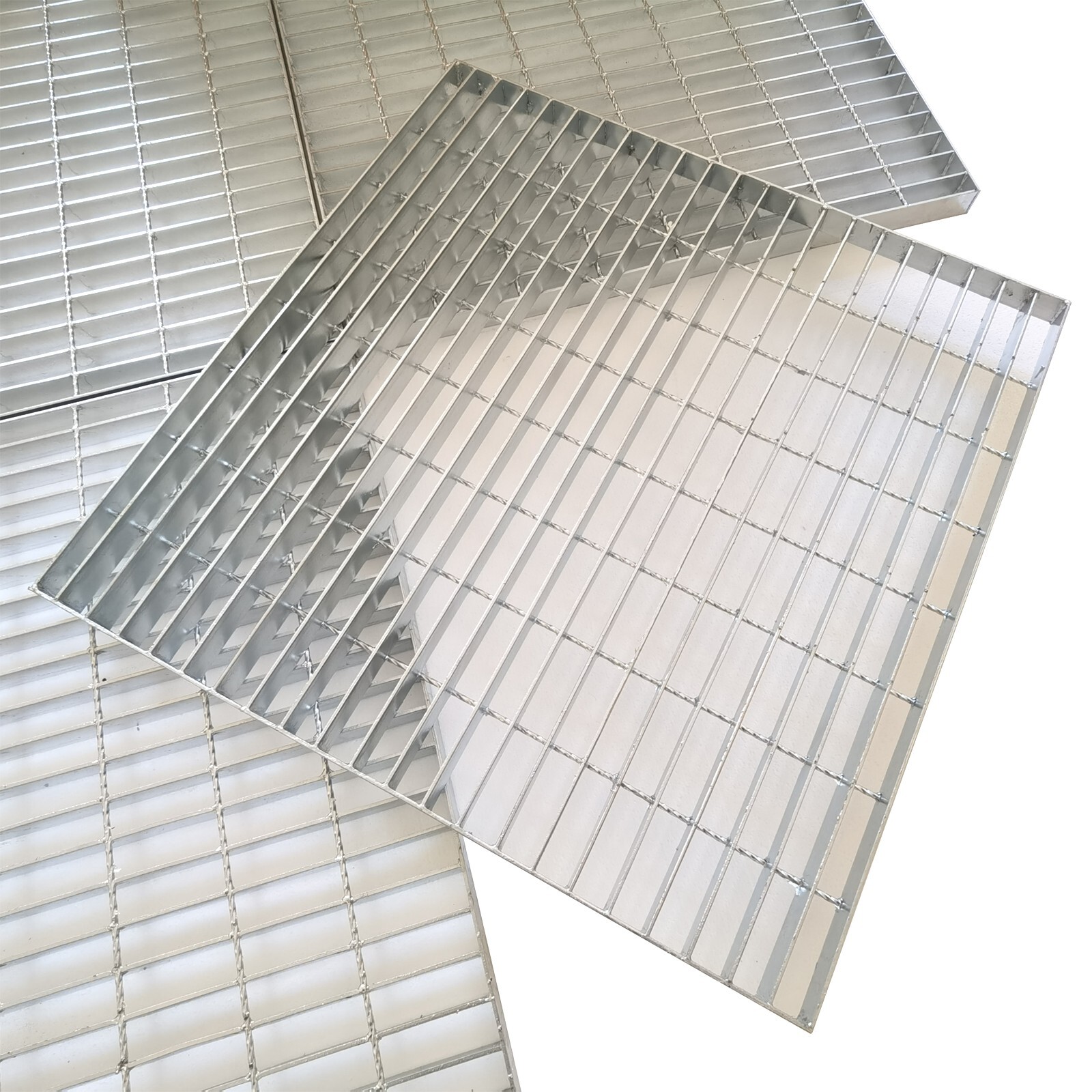 2.6ft*2.6ft Silver Gray Carbon Steel Grille Plate Thickness 1.5″ 1 Piece/Box