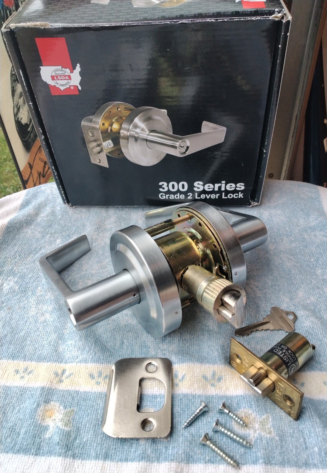 LSDA Lexington Commercial Lever Series 300 – Storeroom Function 2 3/4 UL