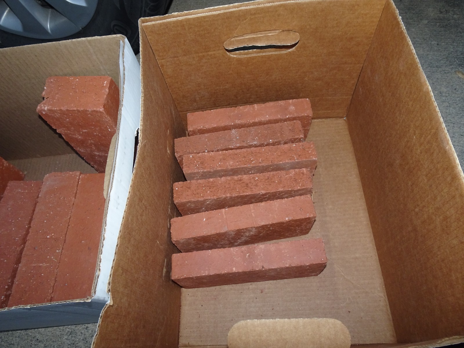 14x Natural Red Clay Bricks Rectangular Rough-Finish Bricks for Interior & Ext