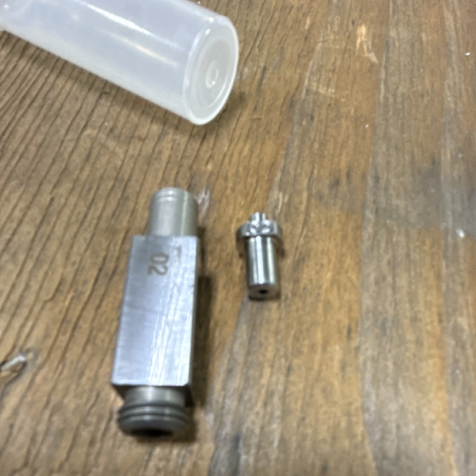 Graco Genuine Parts; Probler P2 , 02 Mixing Chamber With 02 Insert.