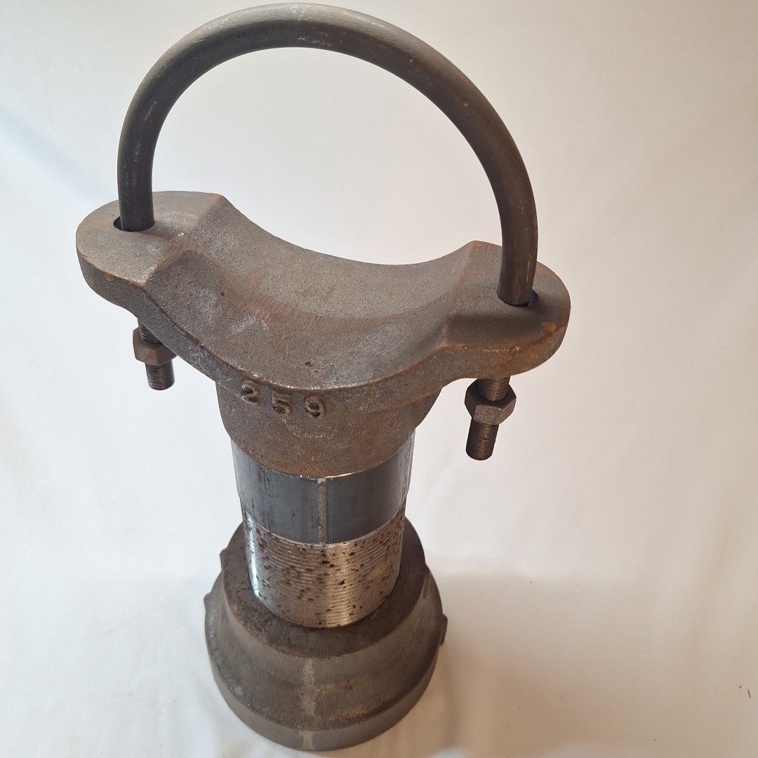 Anvil 0500176110 Pipe Saddle, Adj W/Yoke, 1-1/2″-5″ pipe, 3800lb cap. 5LWU0