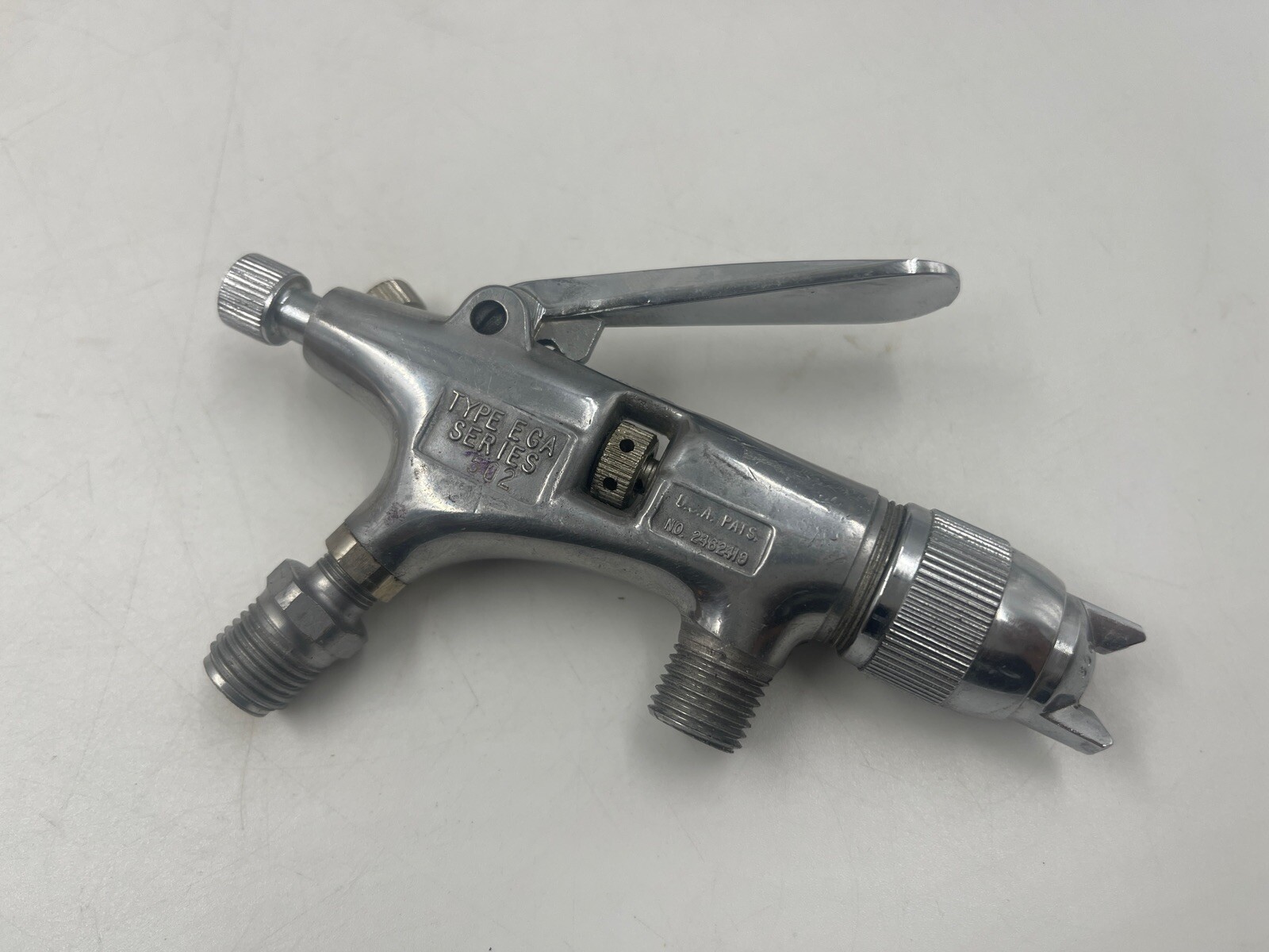 Devilbiss Ega-502-390 Conventional Spray Gun Barely Used With 8 Ounce Siphon Cup