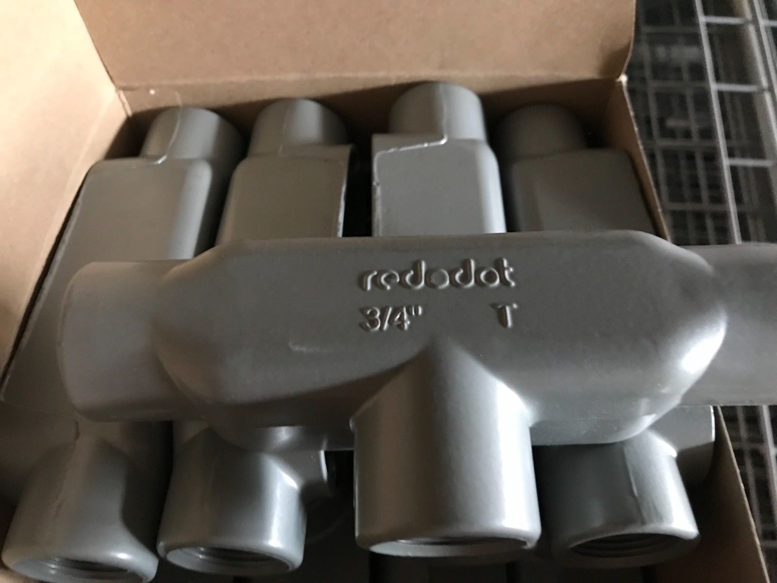 Thomas & Betts Red Dot AT-2, 3/4″ T-Style Conduit Bodies Threaded, 10 count, NEW