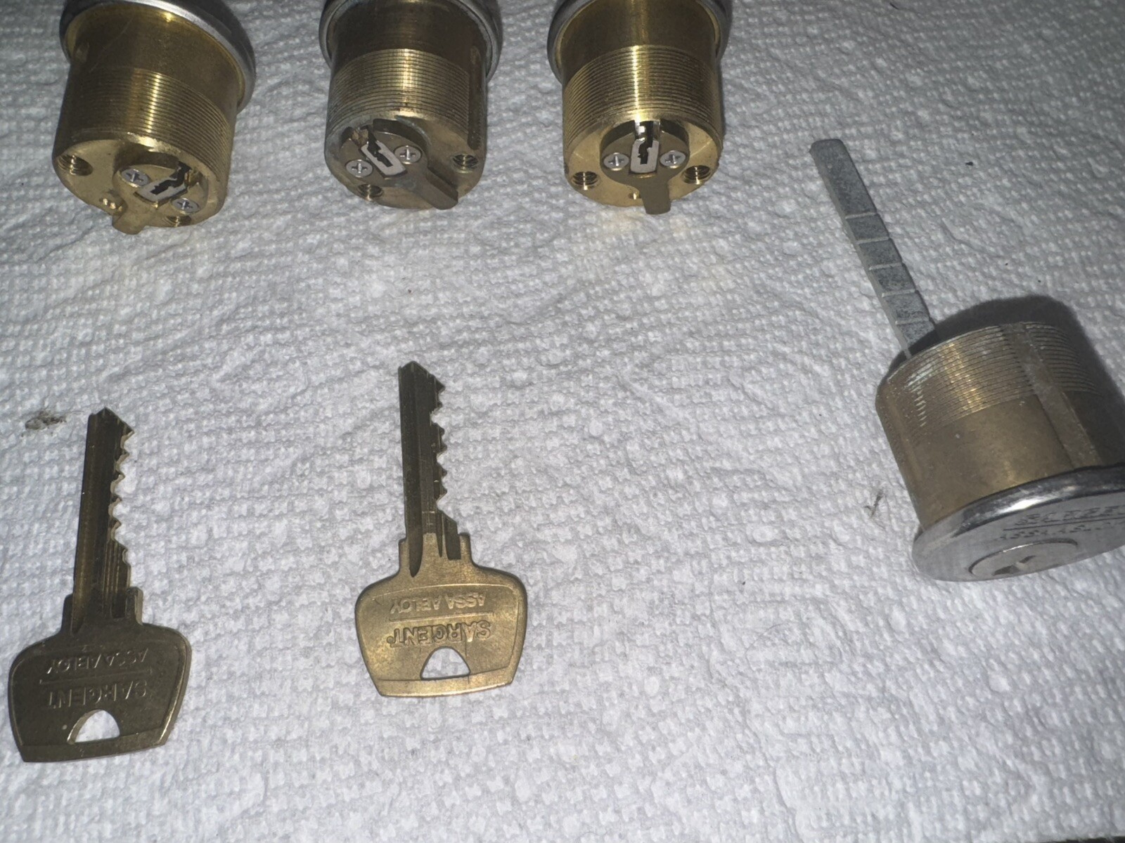 (4)sargent assa abloy Rim Cylinder And 3 MORTISE CYLINDER , 2 Cylinders Have Key
