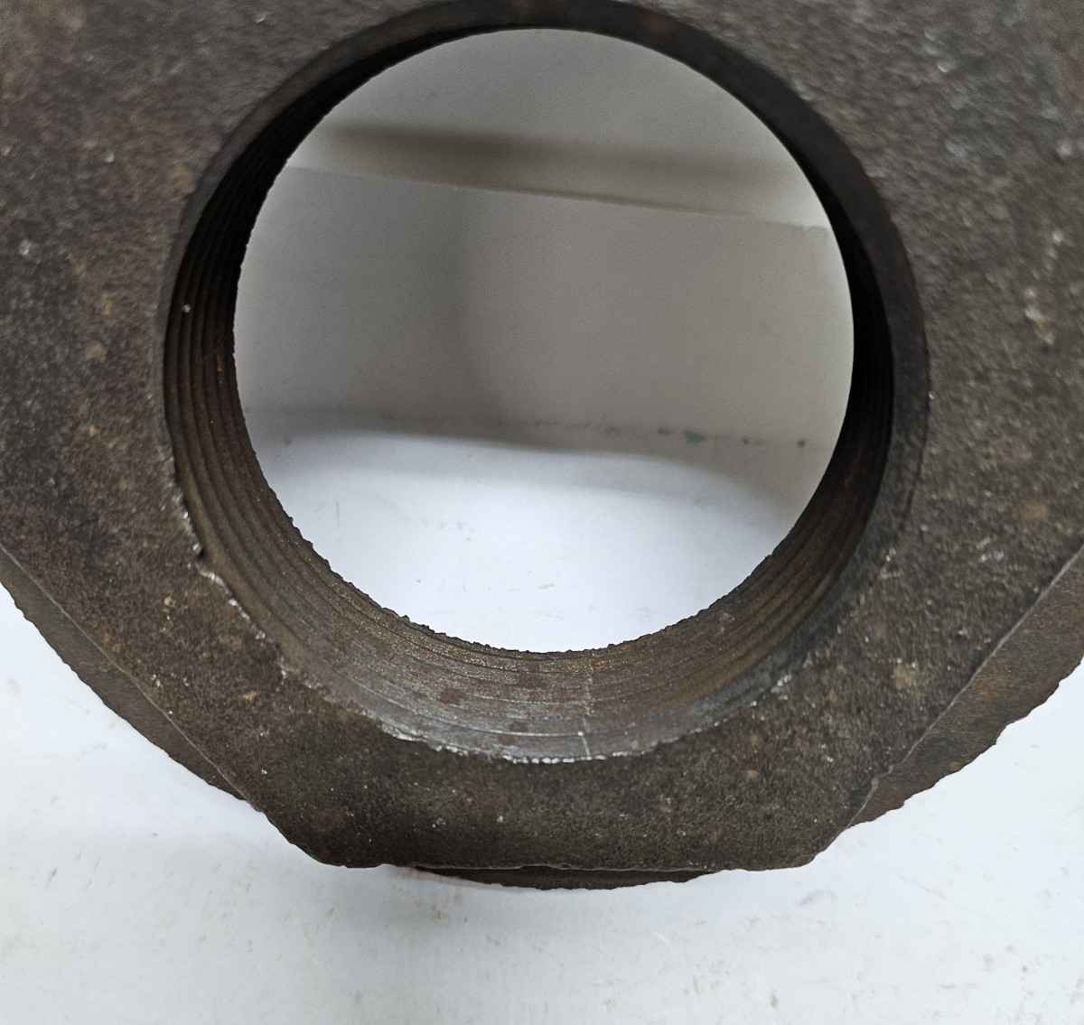 Black Malleable Iron Threaded Reducer Hex Bushing 5-1/2 MNPT x 2-1/2″ FNPT