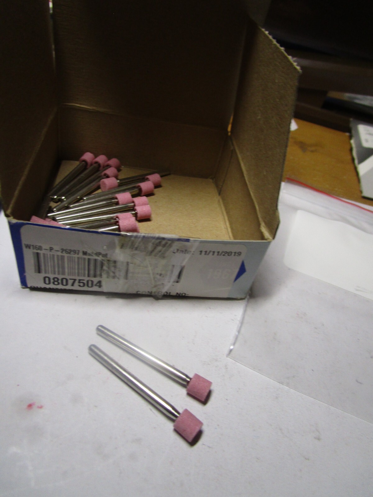 1/4″ x 1/4″ 1/8″ Shank W160 Shape Pink Medium Grit Blackstone® Mounted Pt QTY 25