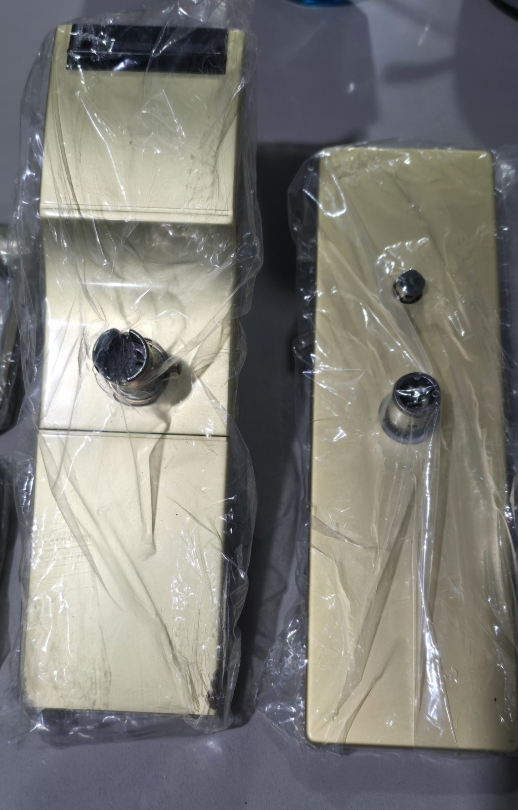 New Gold Tesa Onity HT24 Hotel Door Lock RFID Card Lot Of 2