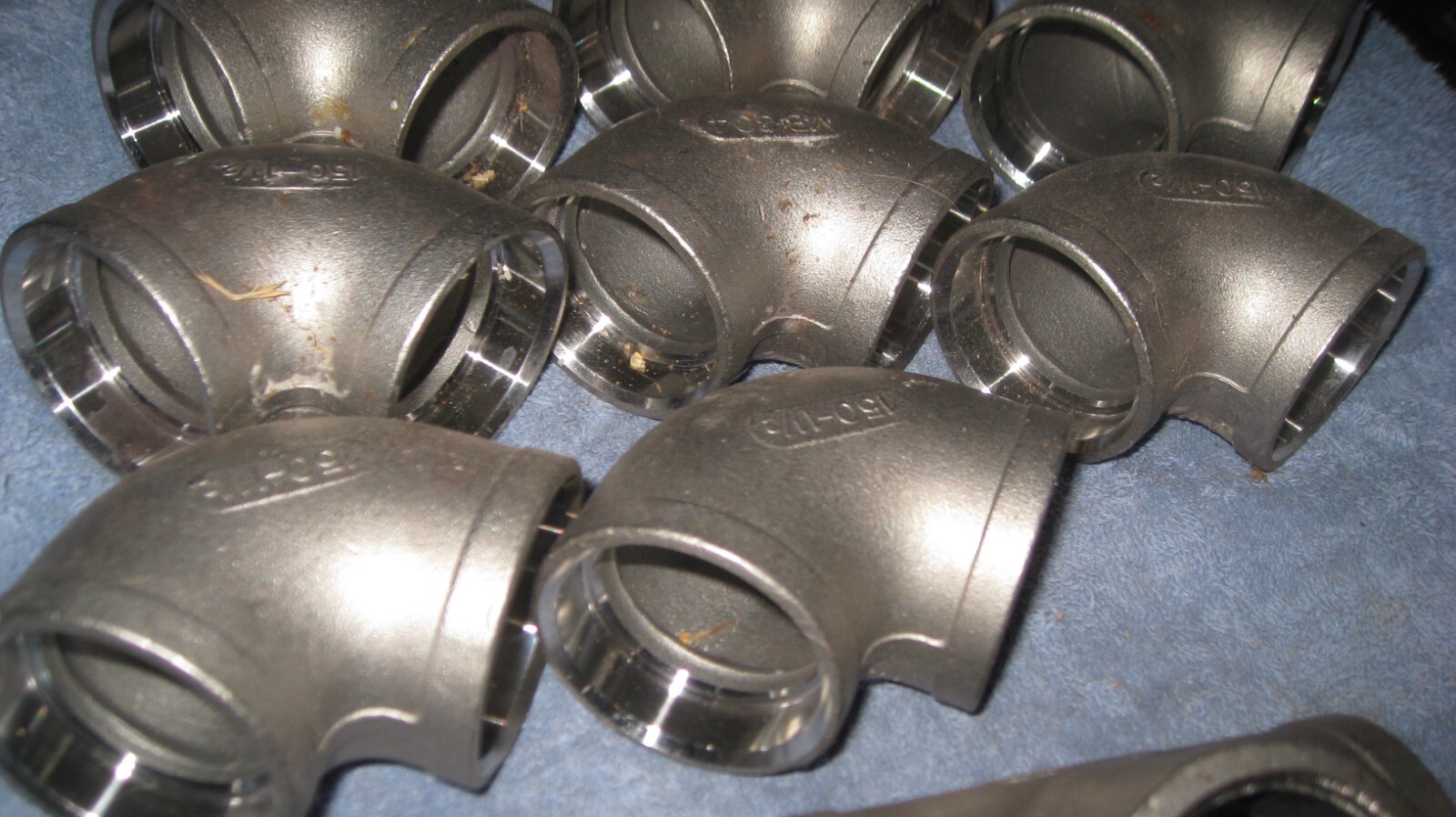 1 LOT MB-304 stainless fittings. weld on elbow. threaded T’s. 1 1/2″ new NOS