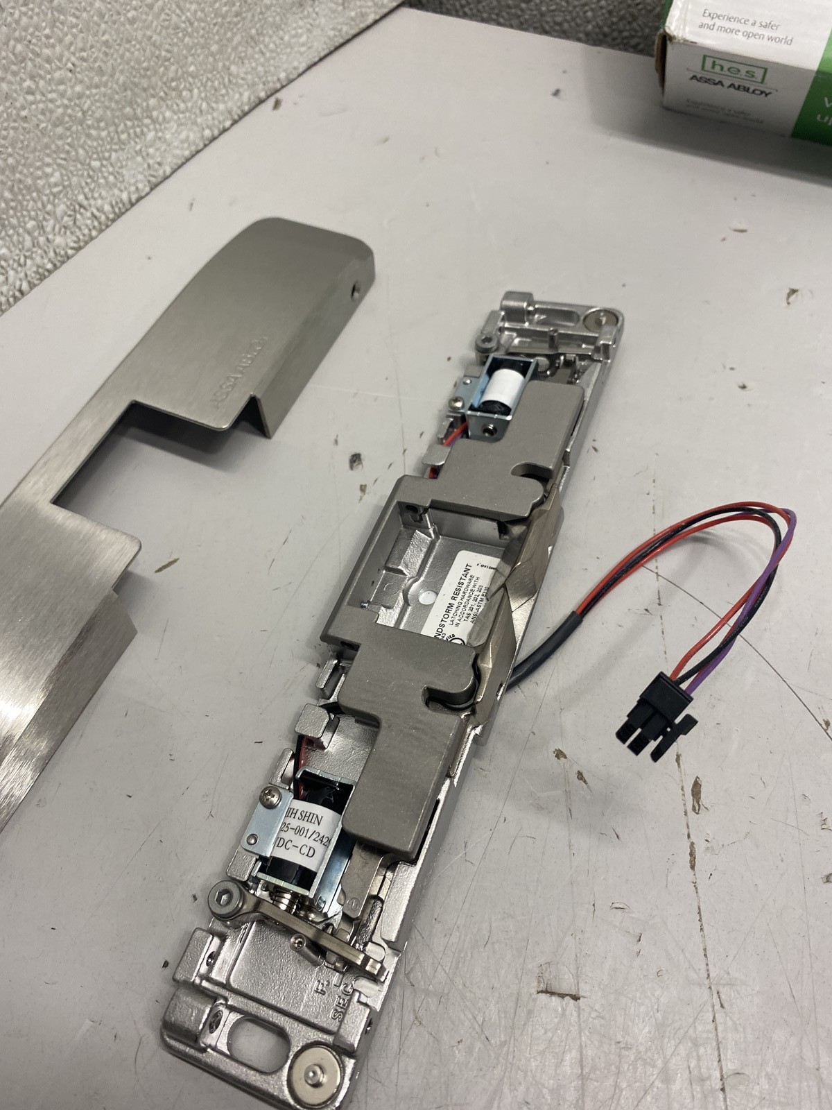 HES 9600-12/24D-630 Electric Strike Surface Mounted