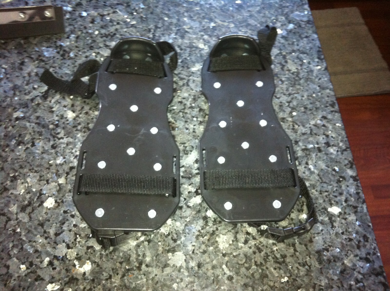 1 new pair of Kraft Tool Gunite Spiked Epoxy Shoes