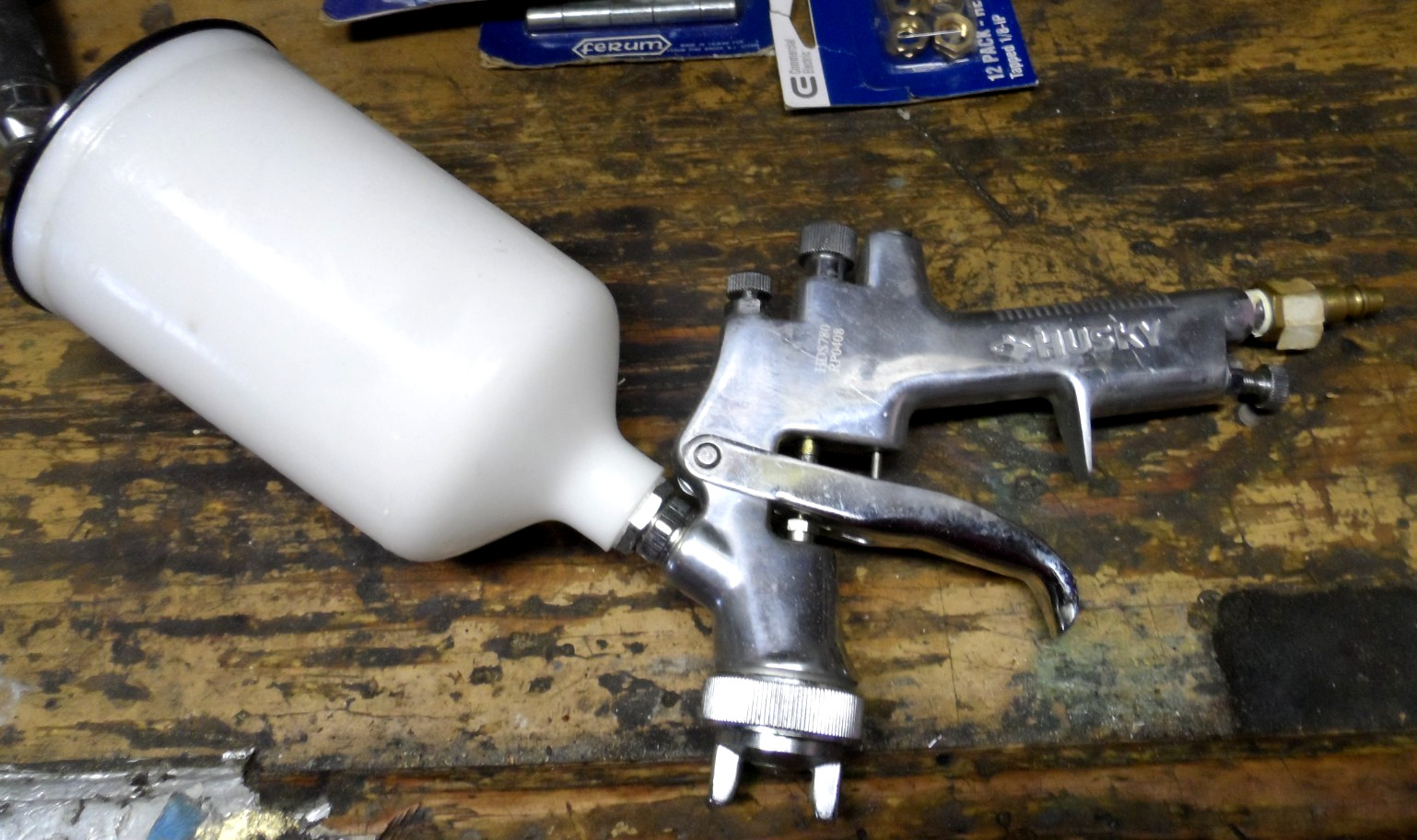 HUSKY HDS780 RP0408 HVLP Gravity SPRAY GUN w/Container Used