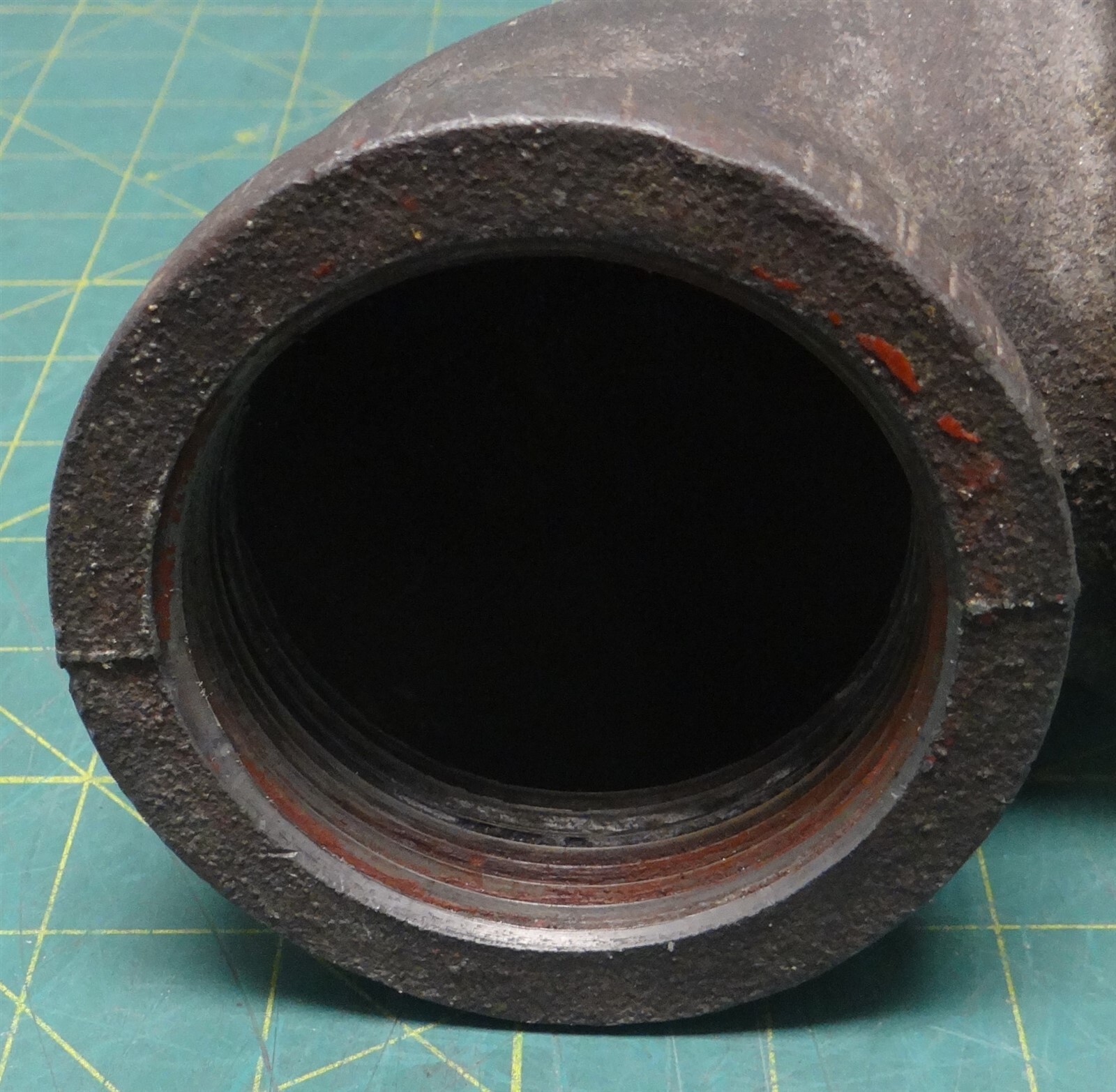 2-1/2″x 2-1/2″ NPT Malleable Iron 90° Elbow Fitting, 4.75″ Height, 3.75″ Width