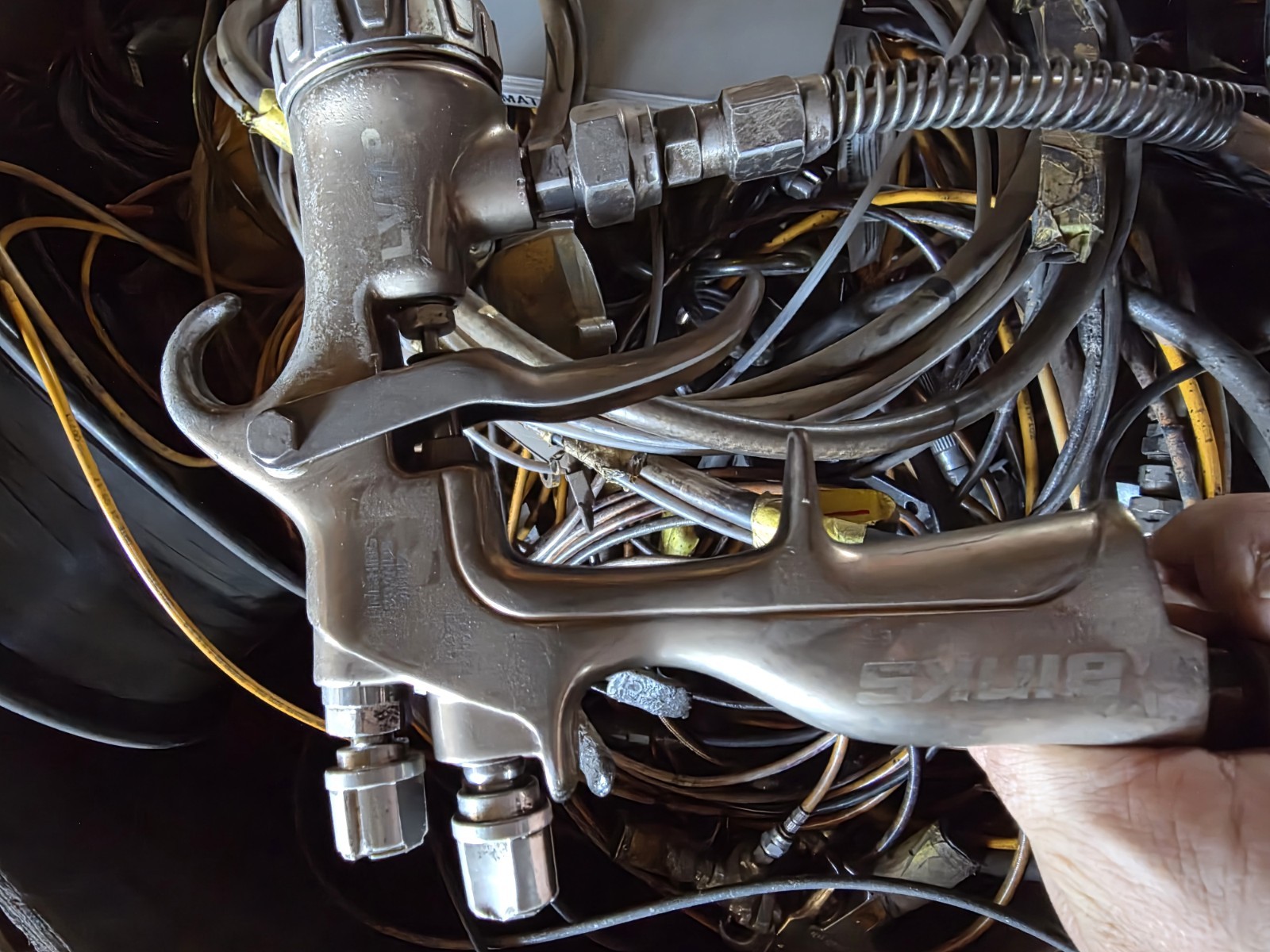 BINKS TROPHY SERIES LVMP SPRAY GUN II 2GX