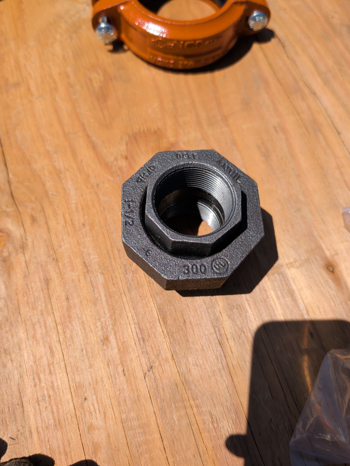 ANVIL 1-1/2″ THREADED GALVANIZED PIPE UNION 150# – LOT OF 2