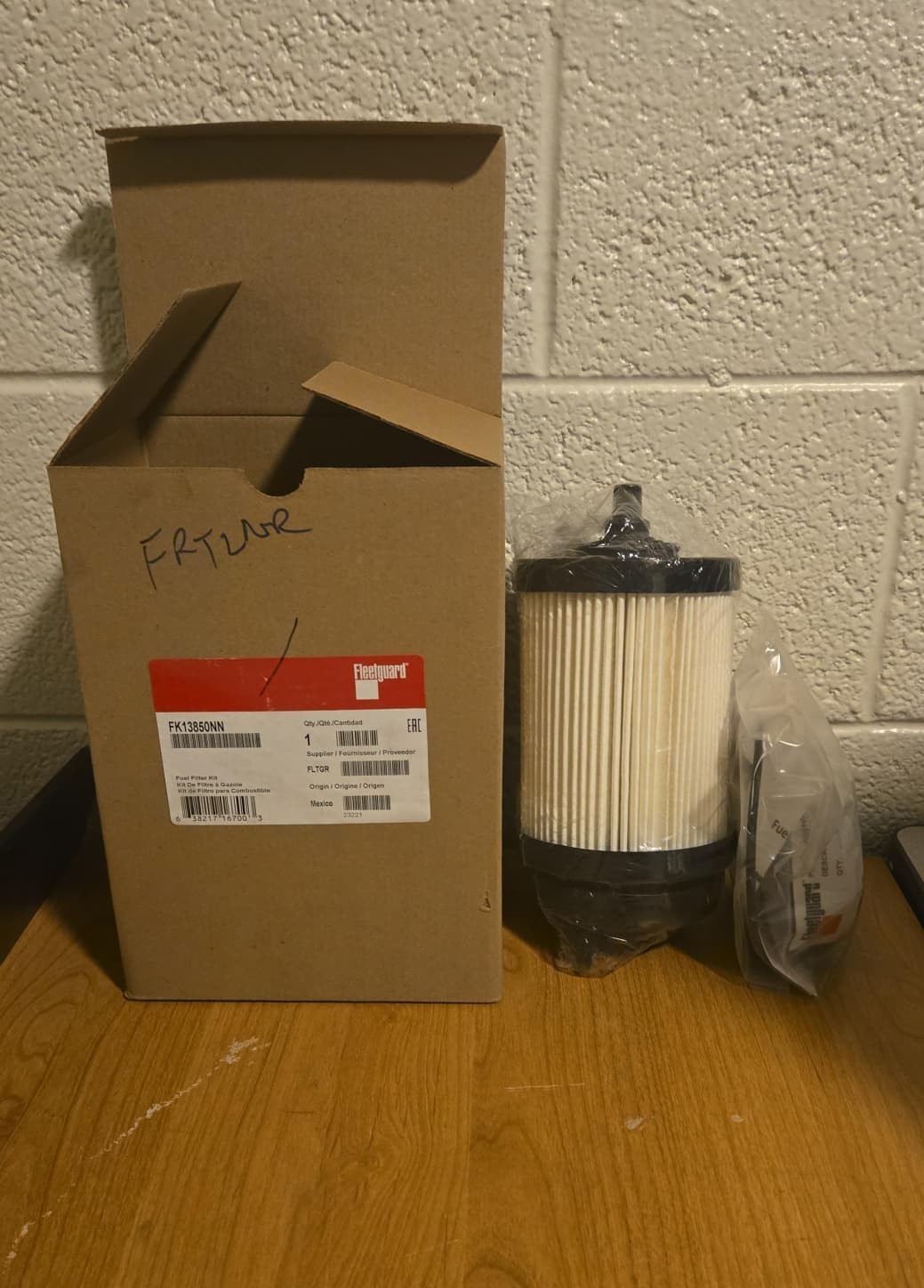 Fleetguard FK13850NN FUEL FILTER KIT for Freightliner