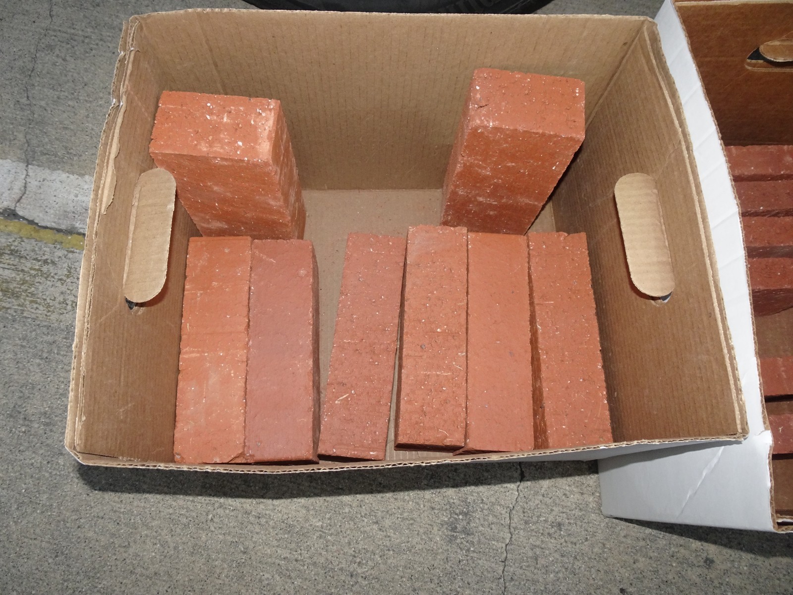 14x Natural Red Clay Bricks Rectangular Rough-Finish Bricks for Interior & Ext