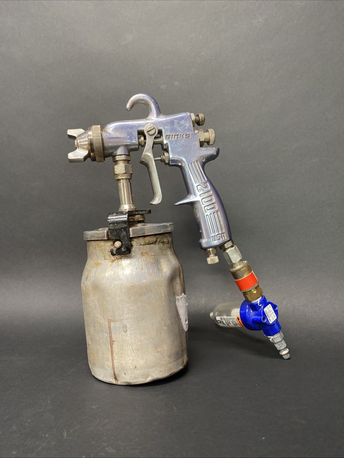 Binks 2100 Pressure Feed Conventional Spray Gun 66sd Nozzle With Canister L8