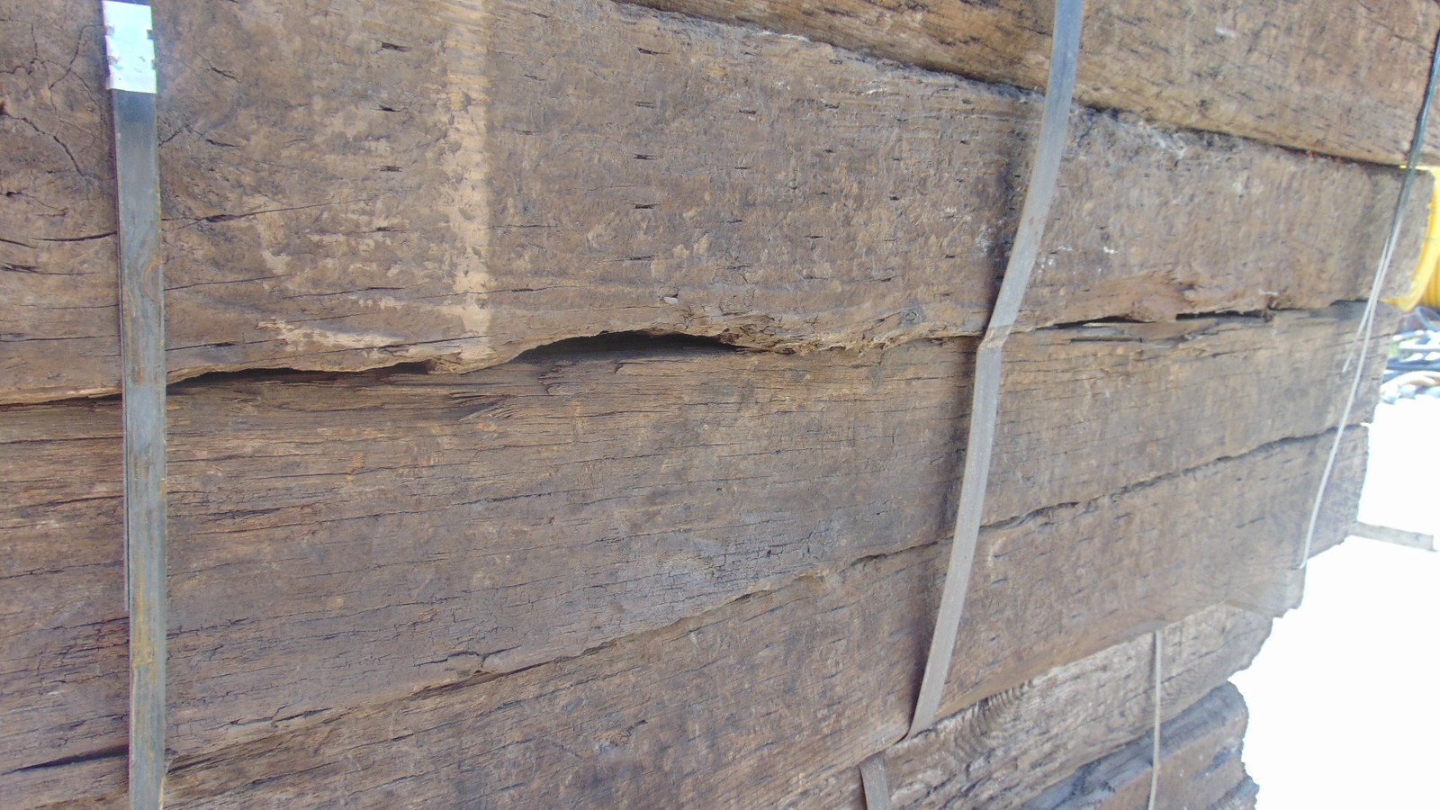 Wood Railroad Tie – 6′ x 9″ x 7″