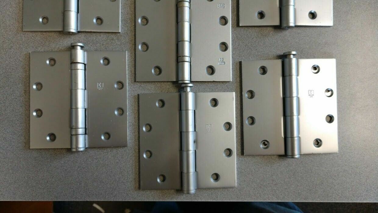 7 EACH MISC TEMPLATE HINGES 4 1/2″ X 4 1/2 ALUMINUM PAINTED FINISH