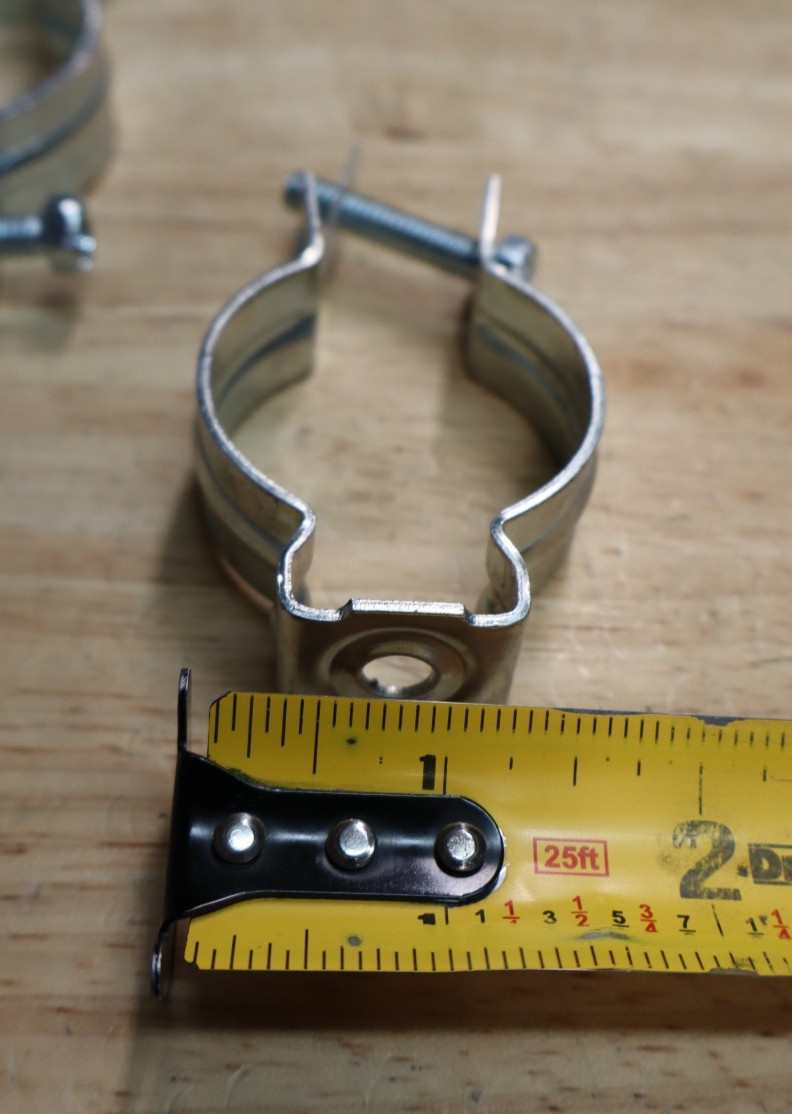 Lot of 20 Nvent Caddy One Piece Pipe Clip Loop Steel CD3 (1 1/4 R-1 1/2 E)