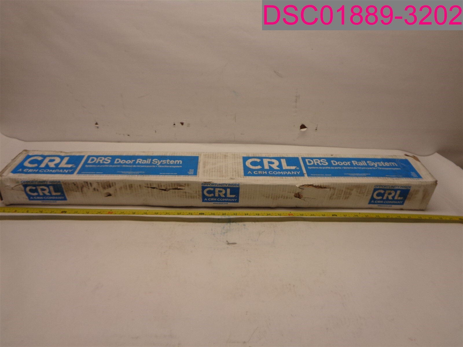 CRL DR4SBS12SL Brushed Stainless 4″ Square Door Rail w/ Lock for 1/2″ Glass