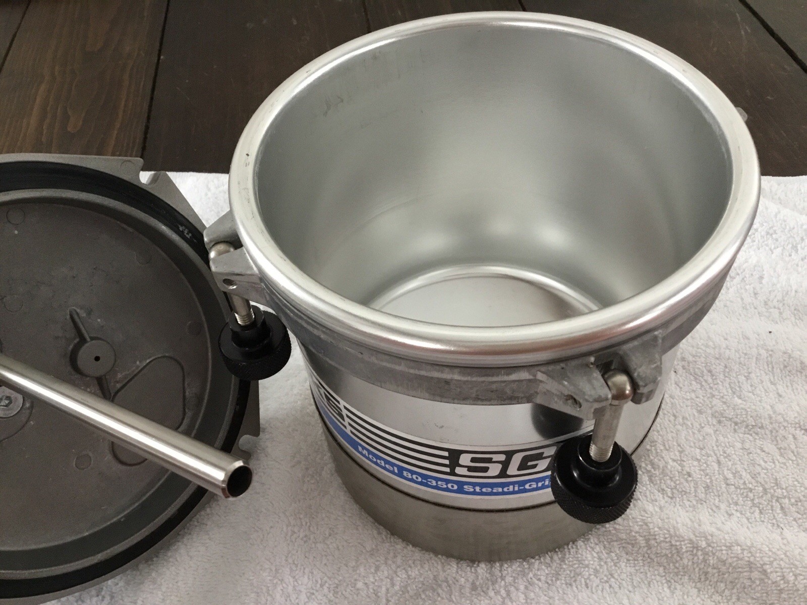 DeViliss PLUS (j-04) HVLP spray gun w/ SG2 BINKS Model 80-350 pressure pot NICE