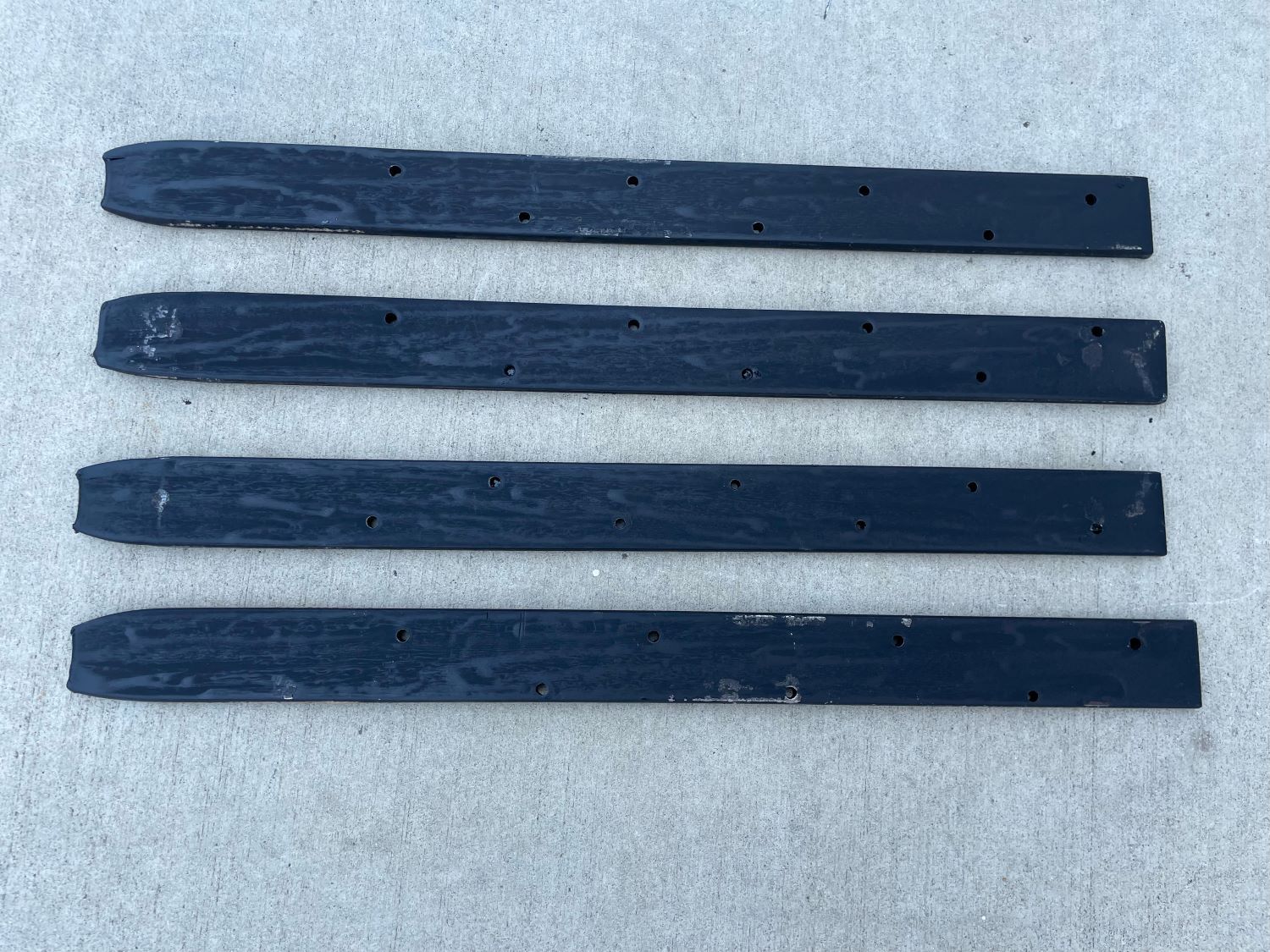 Sandbaggy 18″ Flat Steel Stakes For Concrete Forms With Nail Holes – Reusable