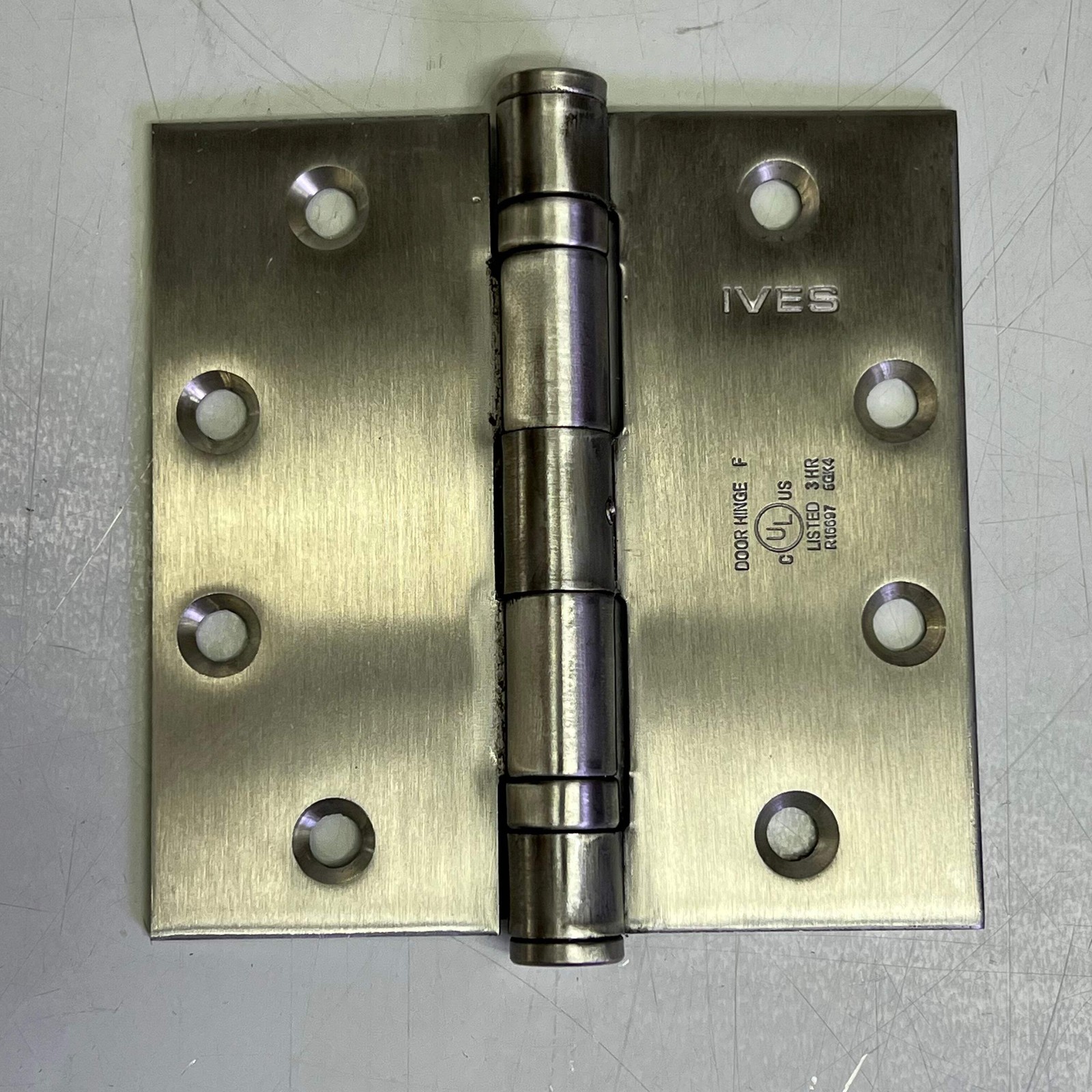 IVES (3 PIECE SET) 5 Knuckle Ball Bearing Hinge 4.5″x4.5″ 662 Satin Chrome 5BB1