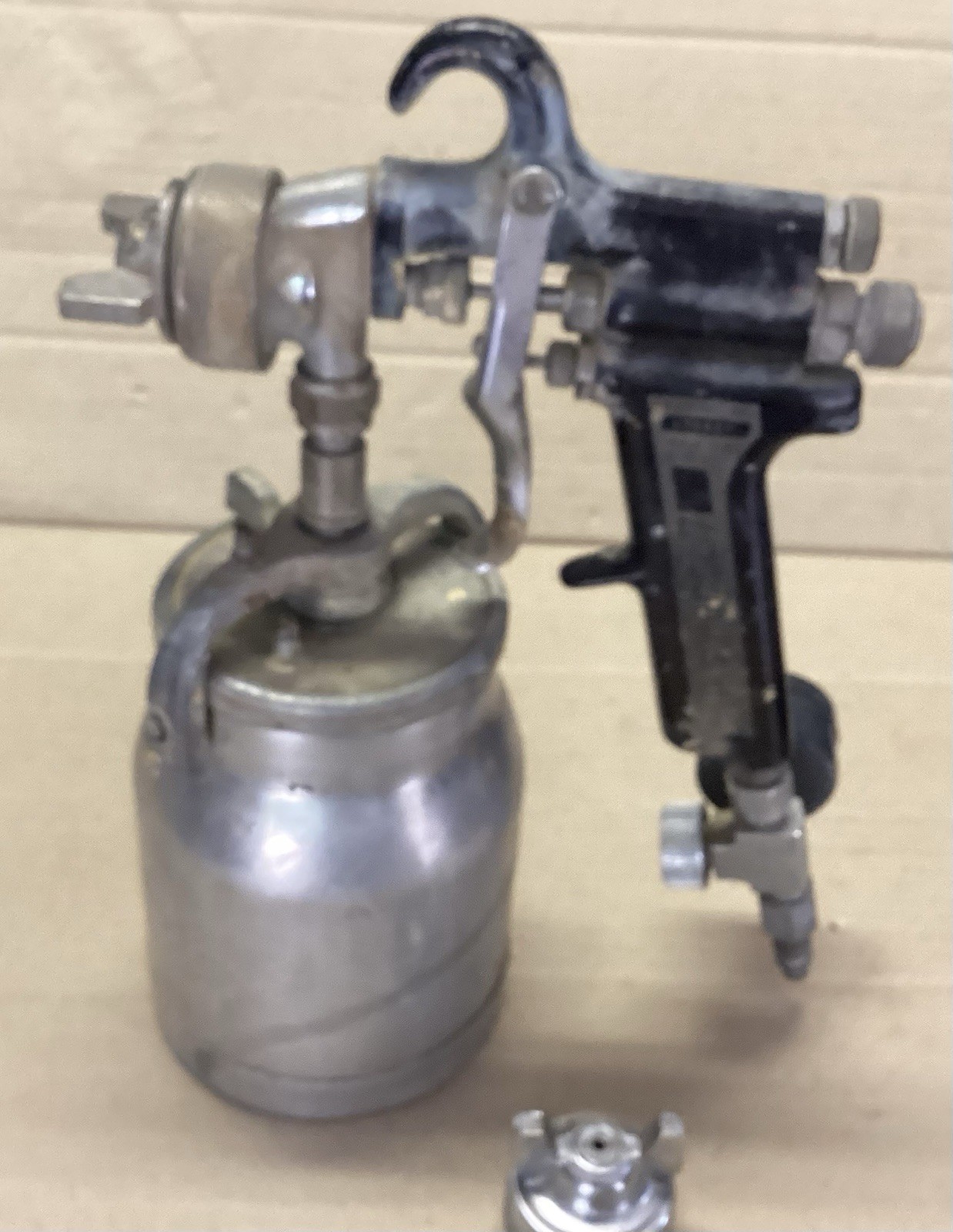 Binks Model 7 Paint Spray Gun With Cup And Extra 36 SD Nozzle