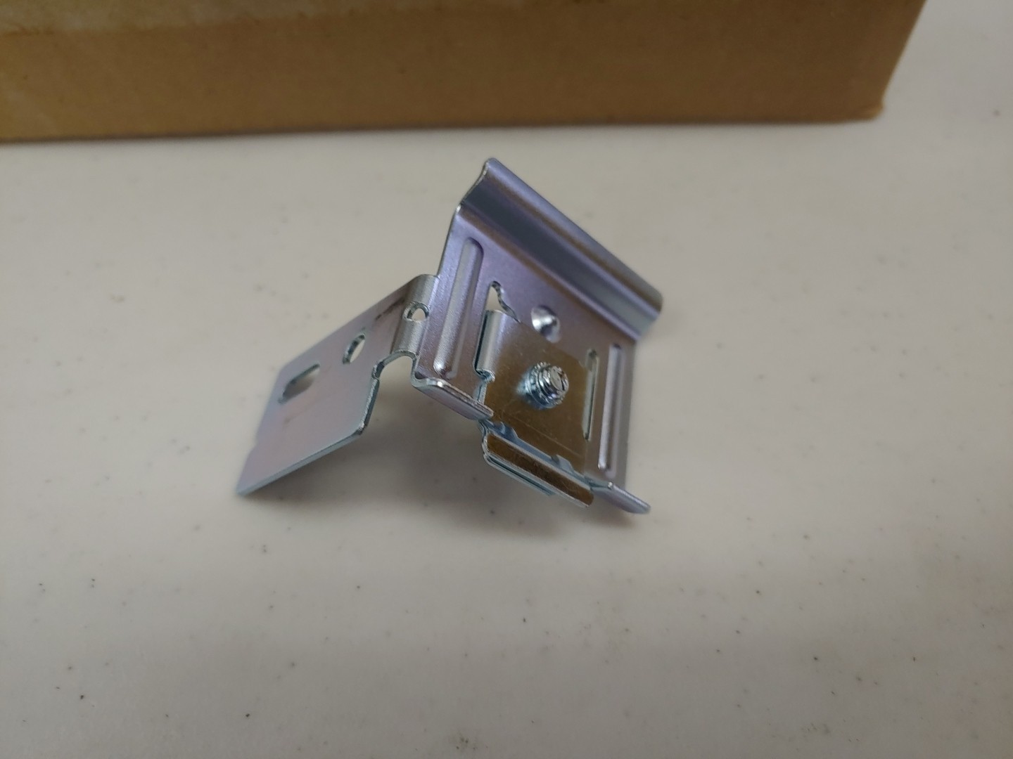 (40) USG Standard Trim Clips 67834, for Compasso Elite Drop Ceiling Bracket RT