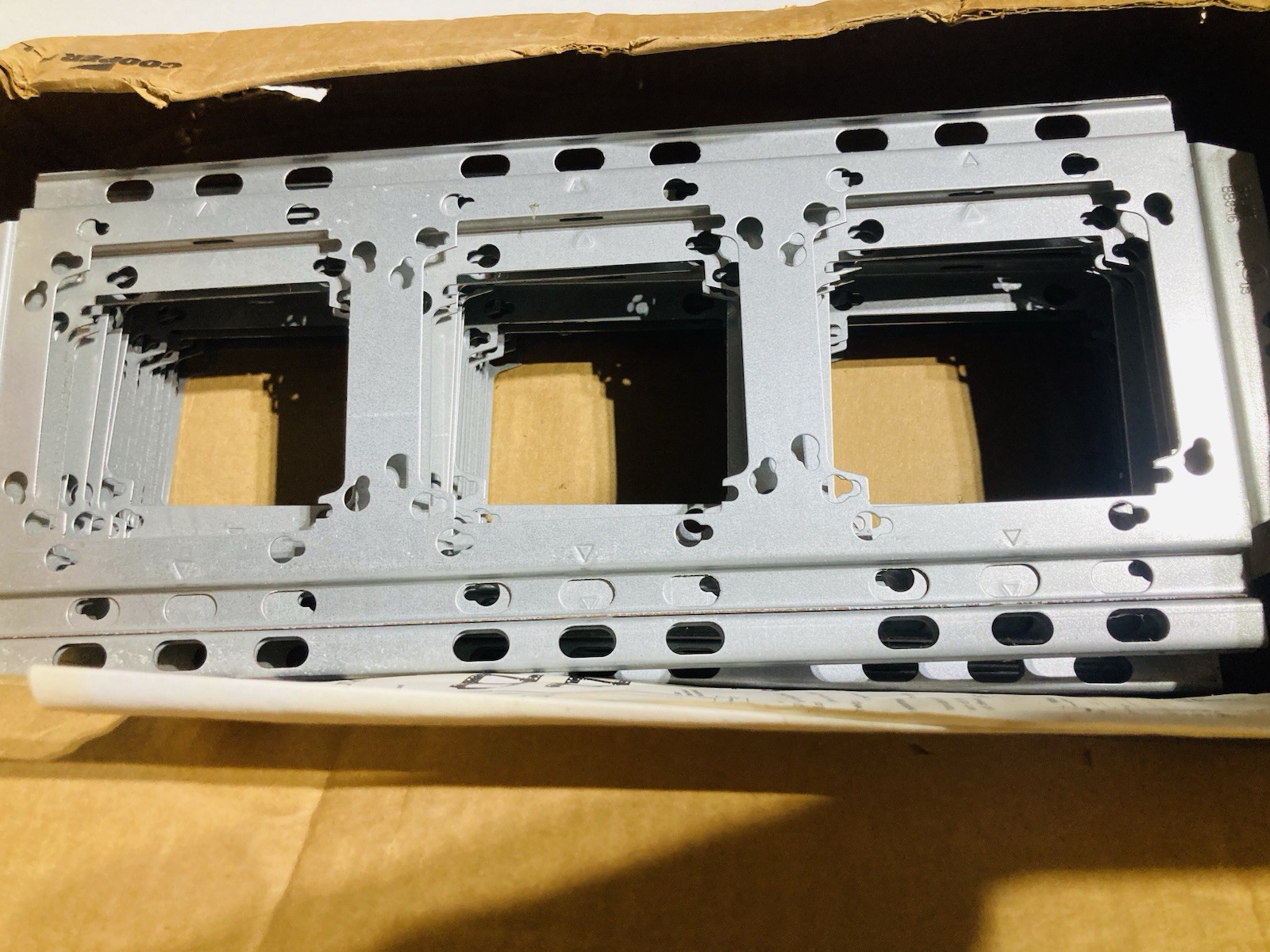 Qty (15) Cooper B-Line BB8-16 Device Mounting Bracket 16″ Stud Spacing