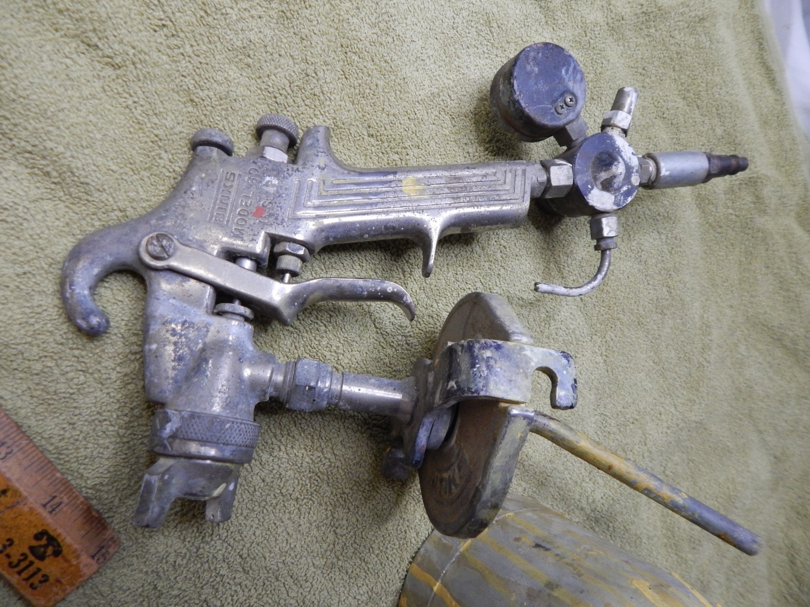 Binks 2001 (2) Air Compressed Pressure Paint Spray Gun , USA Binks 69