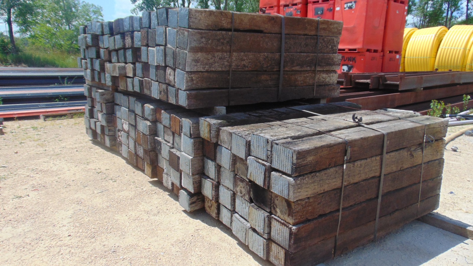 Wood Railroad Tie – 6′ x 9″ x 7″