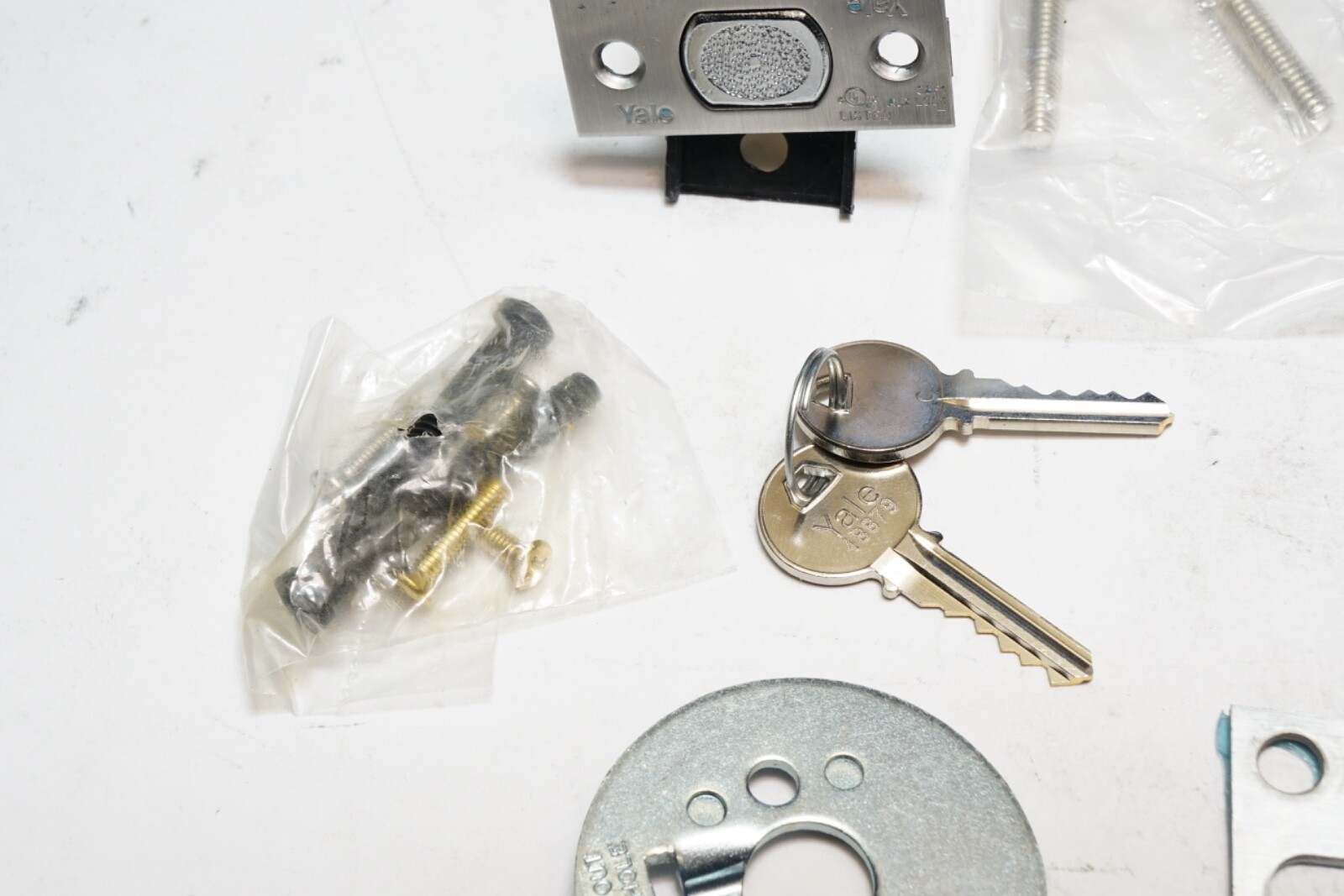 New Yale Deadlock D132 626 Grade 1, 2-3/4 Backset, 2-1/4 x 1″ Face Satin Chrome