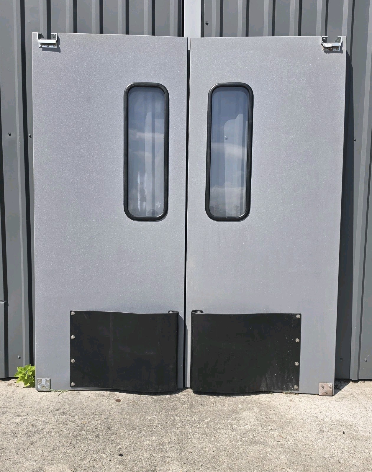 Eliason Easy Swing Double Traffic Doors 70×82.5 Pair New Extra Hinge Kit Parts