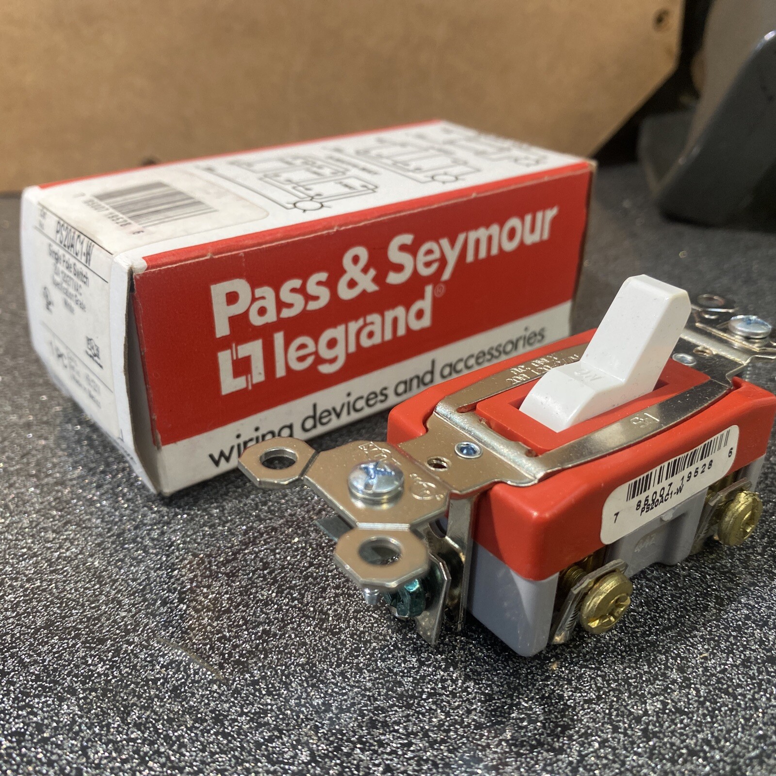 Pass & Seymour PS20AC1-W Use 20A Single Pole Switch White