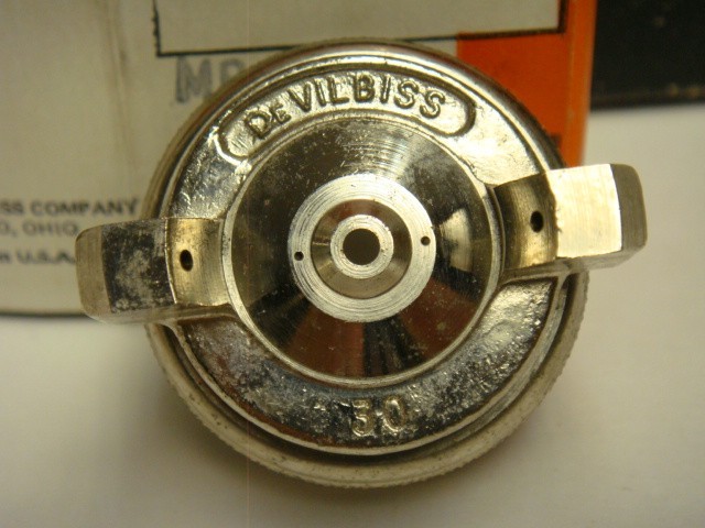 DEVILBISS- JGA 503-FF PRESSURE POT PAINT SPRAY GUN AND EXTRA PARTS NEW OLD STOCK