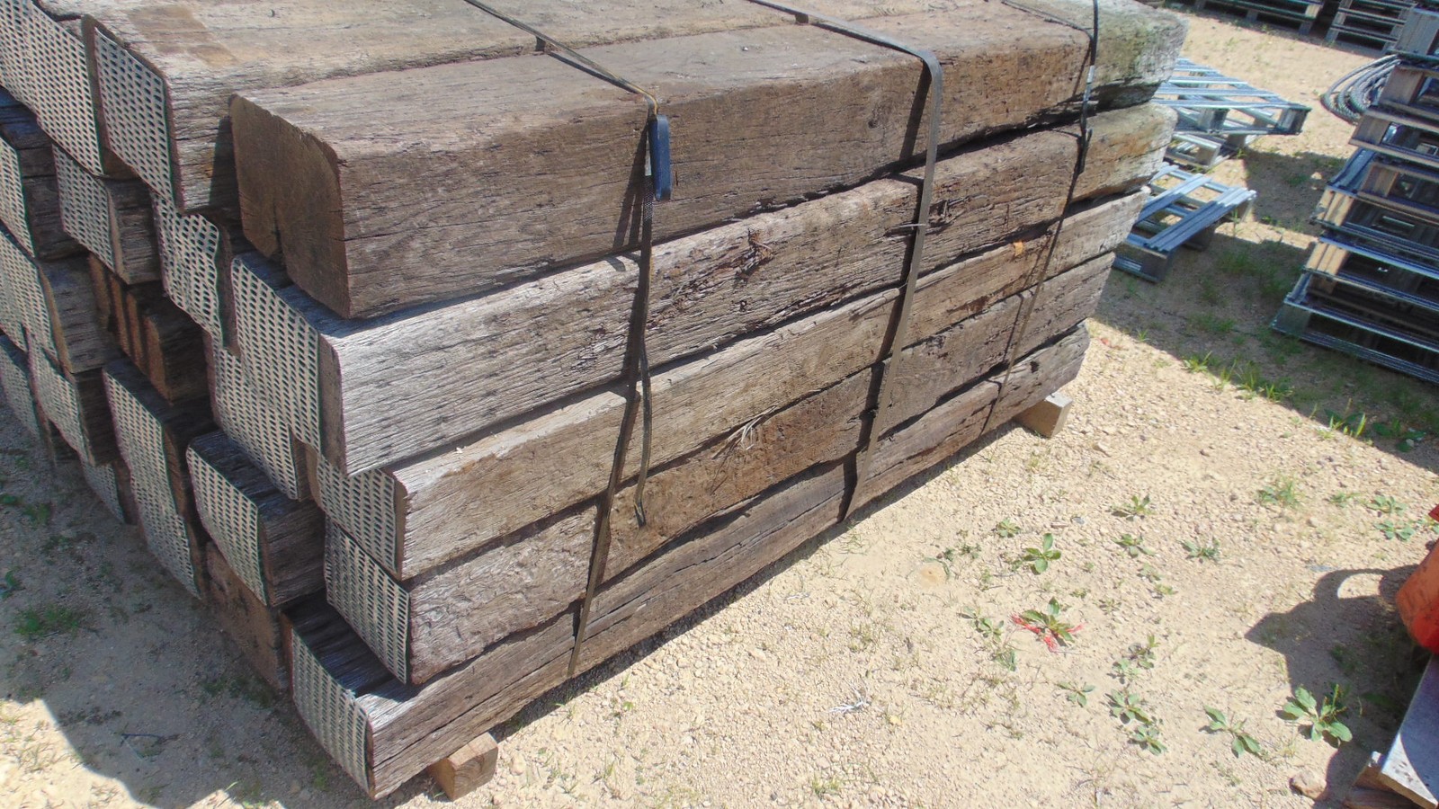 Wood Railroad Tie – 6′ x 9″ x 7″