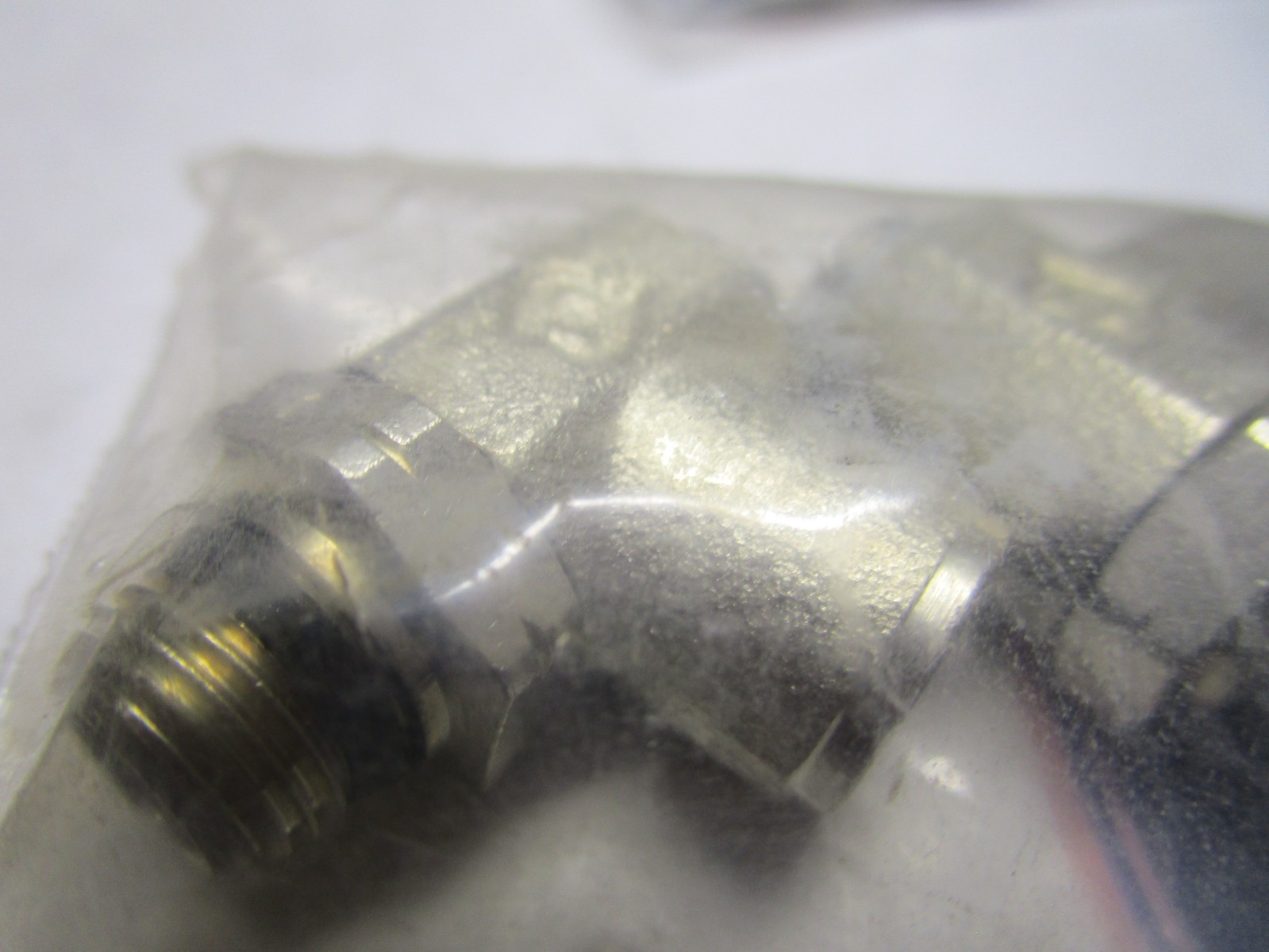 Flow Control 1/8″ Universal Thread x 1/8″ Female Thread Flow Out QTY 2