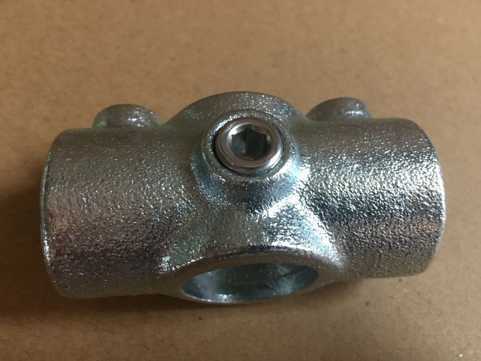 SteelTek 3/4″ Two Socket Crossover Fitting Tee #737771