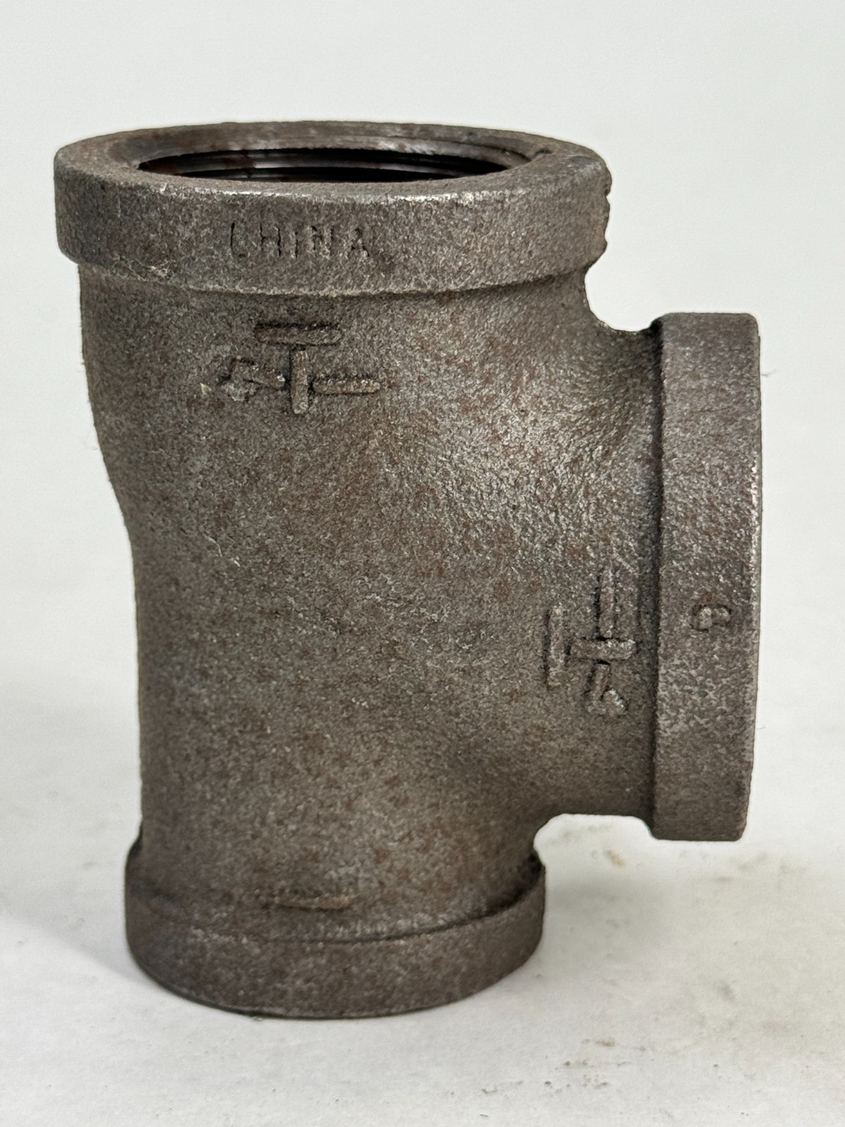 Tee 1-1/4″ x 1″ x 1-1/4″ 150 lb. Threaded Black Malleable Iron BMI Pipe Fitting