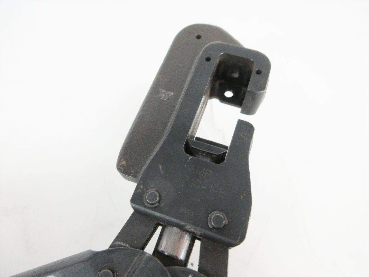 AMP 69710-1 -E HAND CRIMP TOOL C-HEAD FRAME NO DIE INSTALLED ~ TYCO